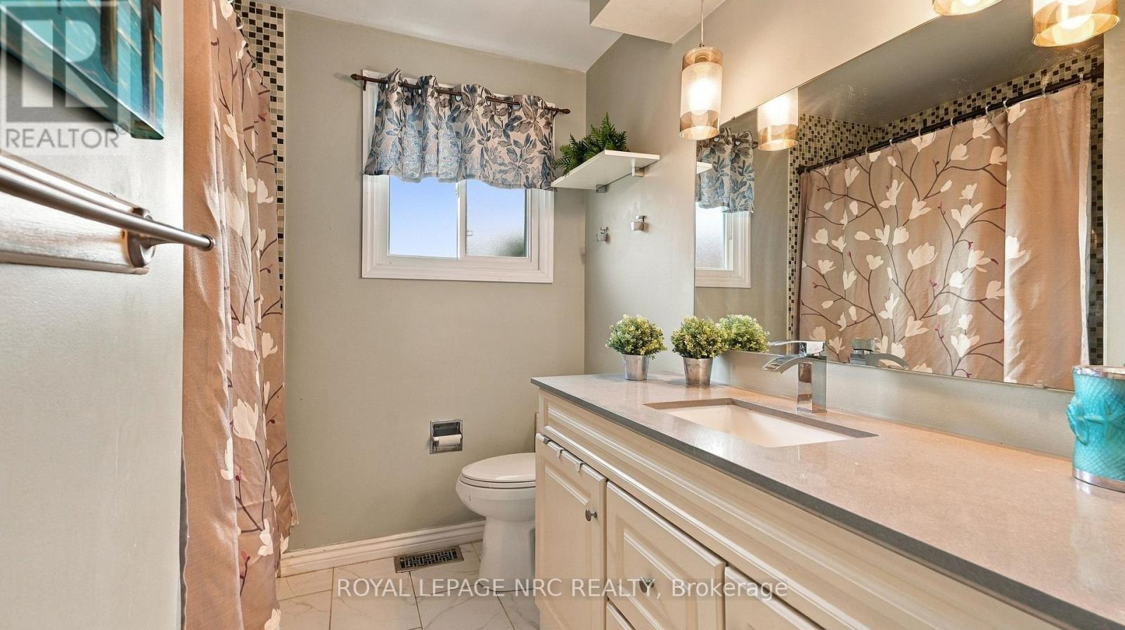 25 Sherwood Forest Trail, Welland, Ontario  L3C 5X7 - Photo 18 - X13775382