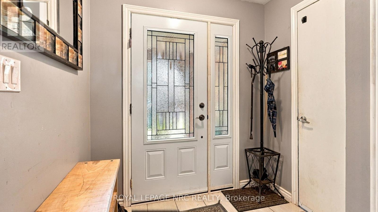 25 Sherwood Forest Trail, Welland, Ontario  L3C 5X7 - Photo 4 - X13775382