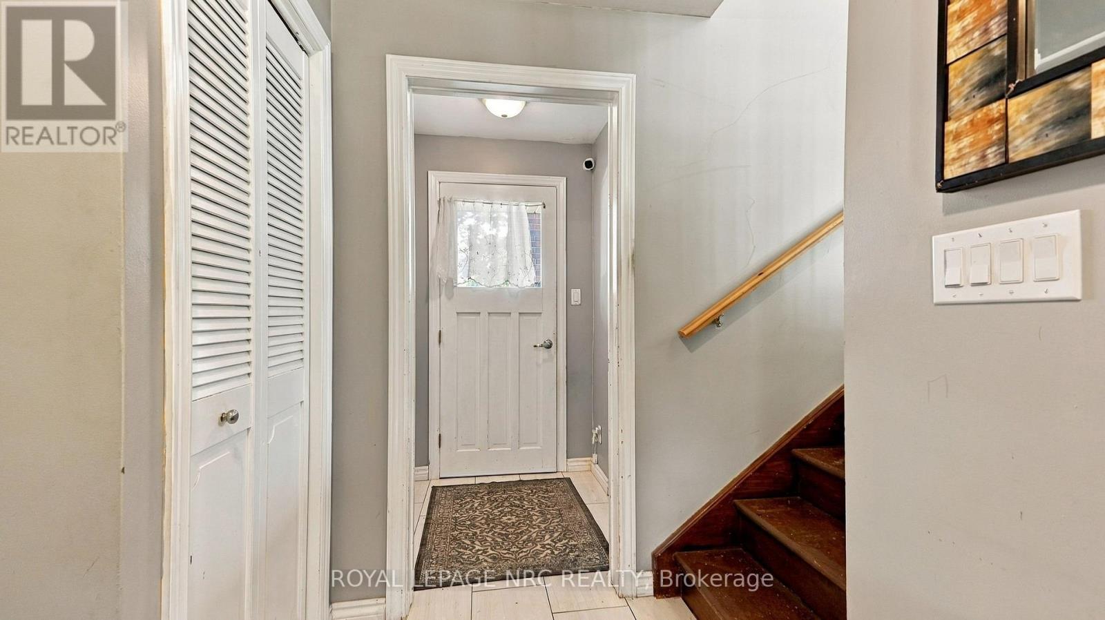 25 Sherwood Forest Trail, Welland, Ontario  L3C 5X7 - Photo 5 - X13775382