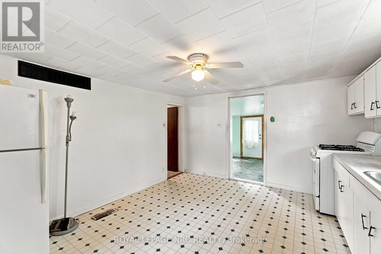 4610 Bridge Street, Niagara Falls, Ontario  L2E 2R8 - Photo 11 - X13775988