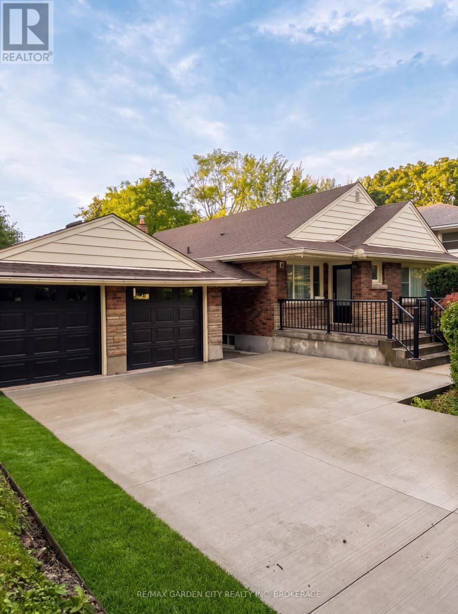 11 MACBETH BOULEVARD, St. Catharines, Ontario