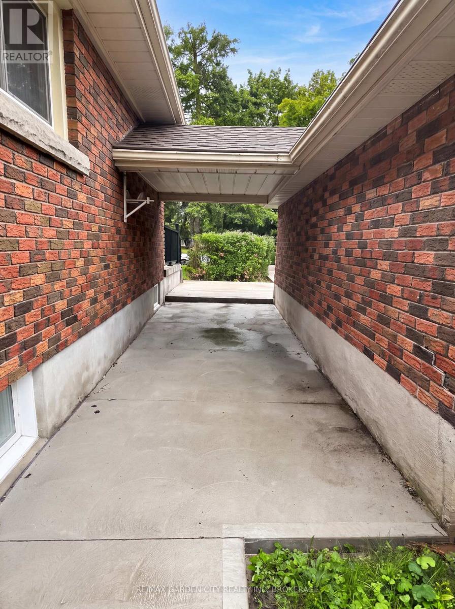 11 Macbeth Boulevard, St. Catharines, Ontario  L2T 2M1 - Photo 12 - X13777486