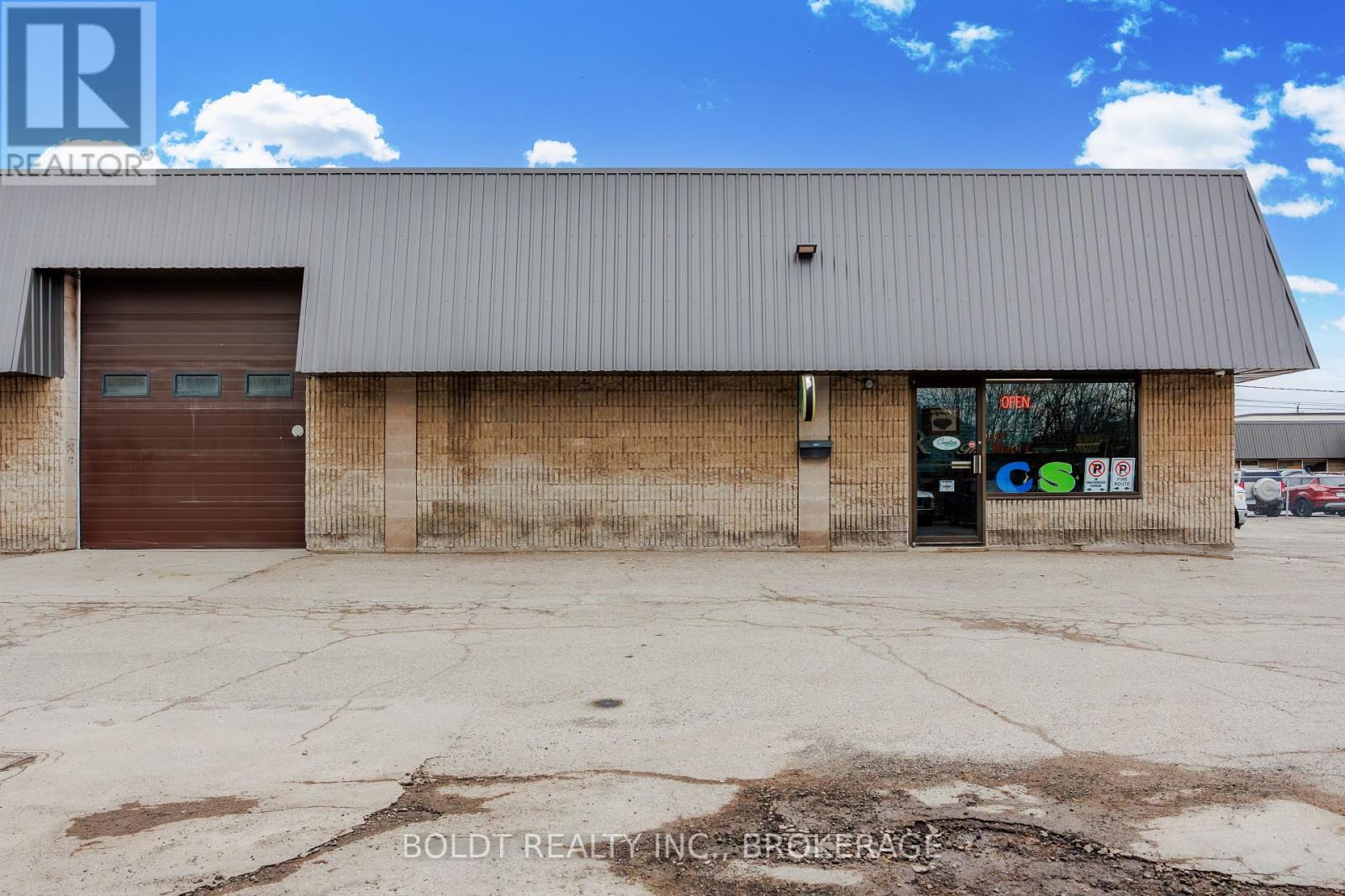 3 - 52 Scott Street W, St. Catharines, Ontario  L2R 1C9 - Photo 2 - X13777610
