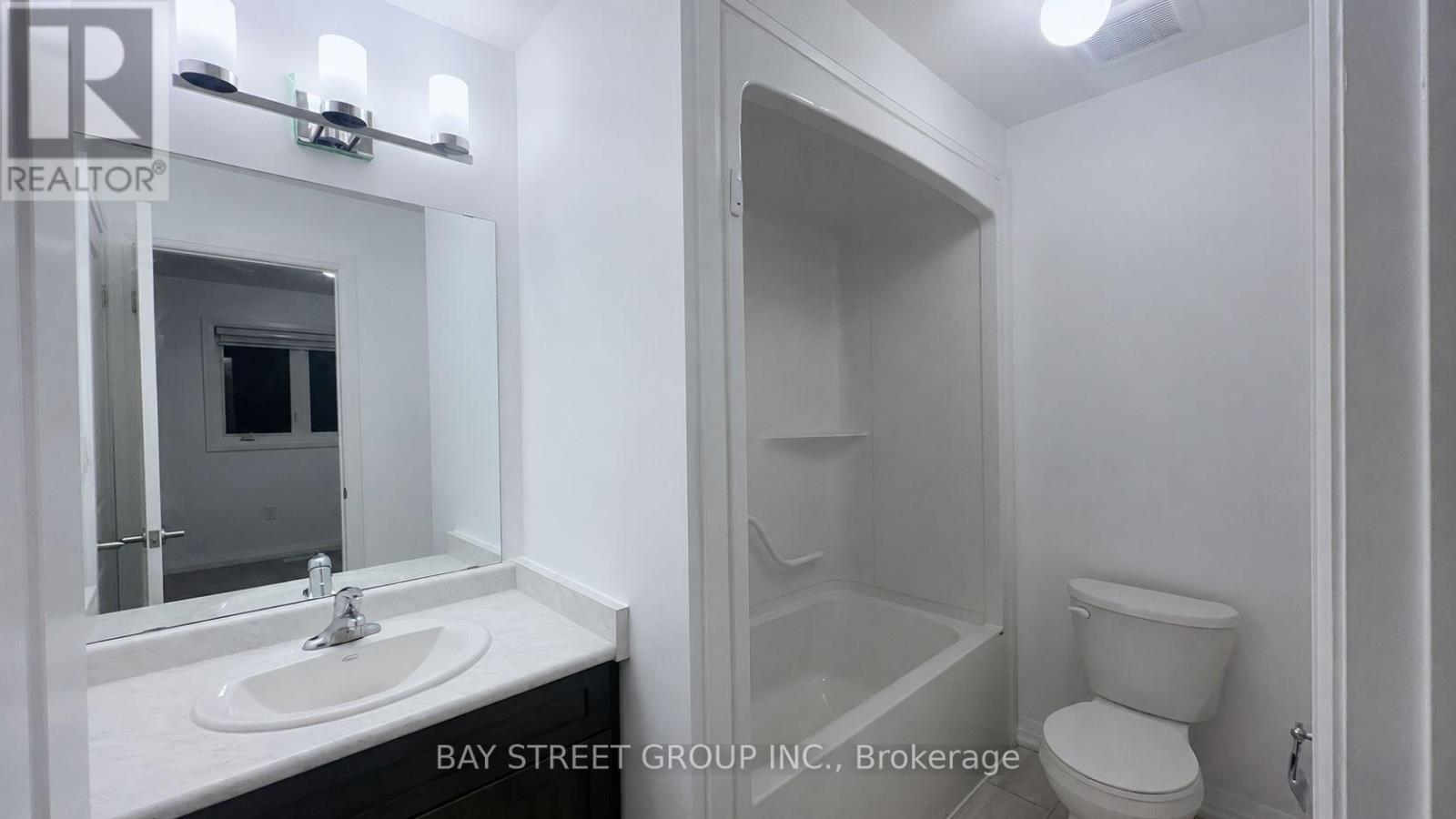 7405 Matteo Drive, Niagara Falls, Ontario  L2H 2Y6 - Photo 12 - X13778534