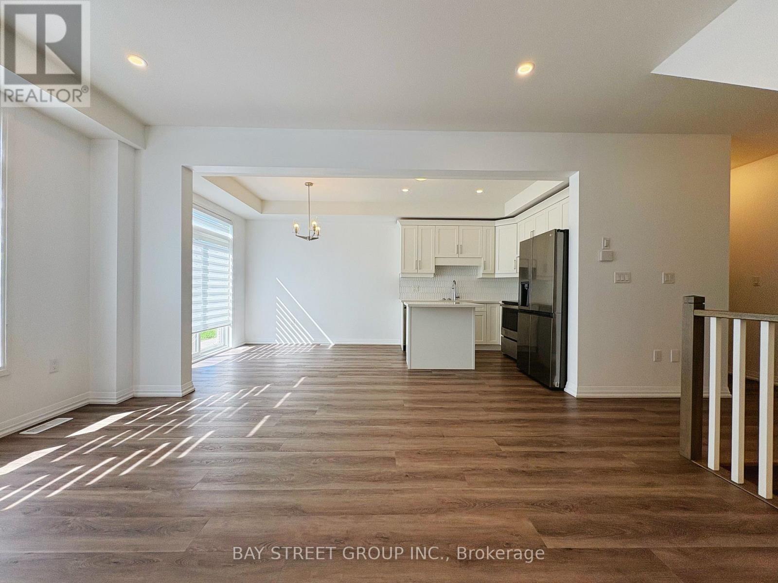 7405 Matteo Drive, Niagara Falls, Ontario  L2H 2Y6 - Photo 3 - X13778534
