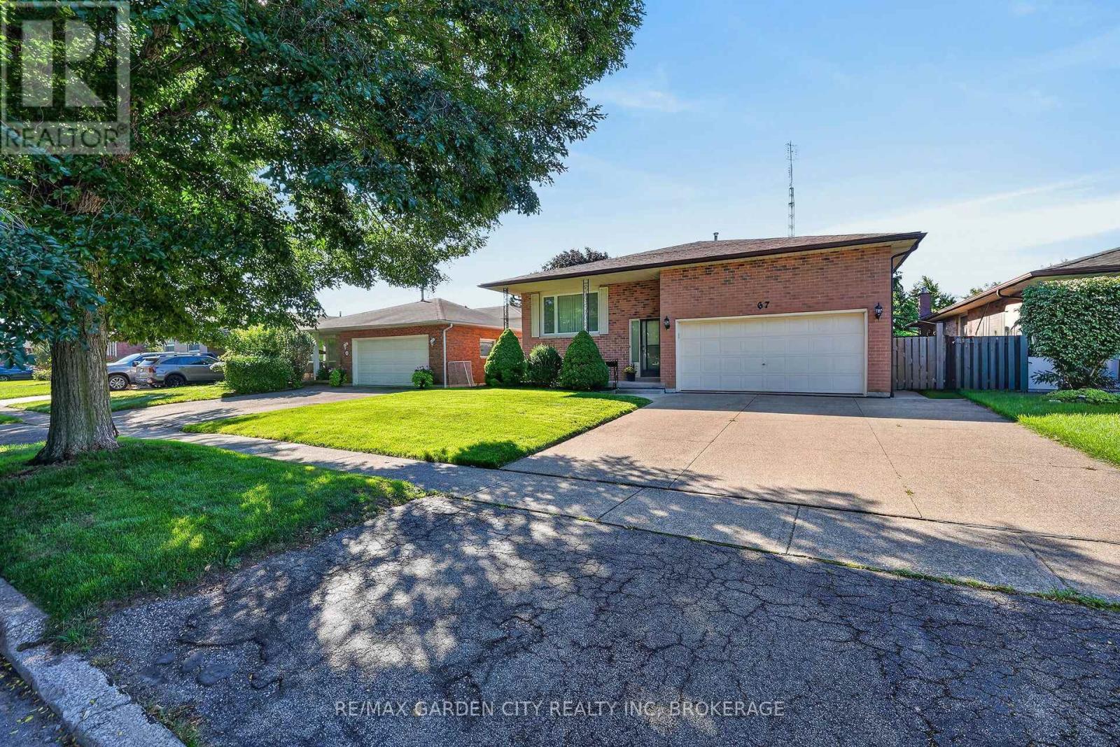 67 College Park Drive, Welland, Ontario  L3C 6Z7 - Photo 2 - X13778564