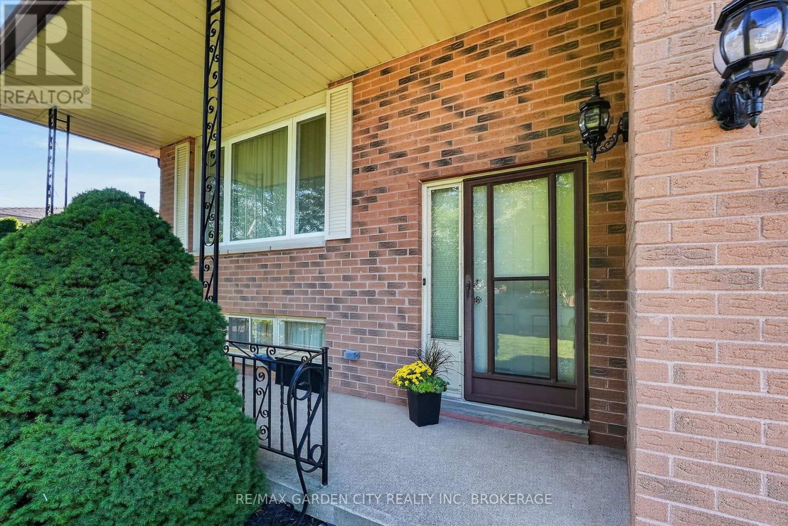 67 College Park Drive, Welland, Ontario  L3C 6Z7 - Photo 4 - X13778564