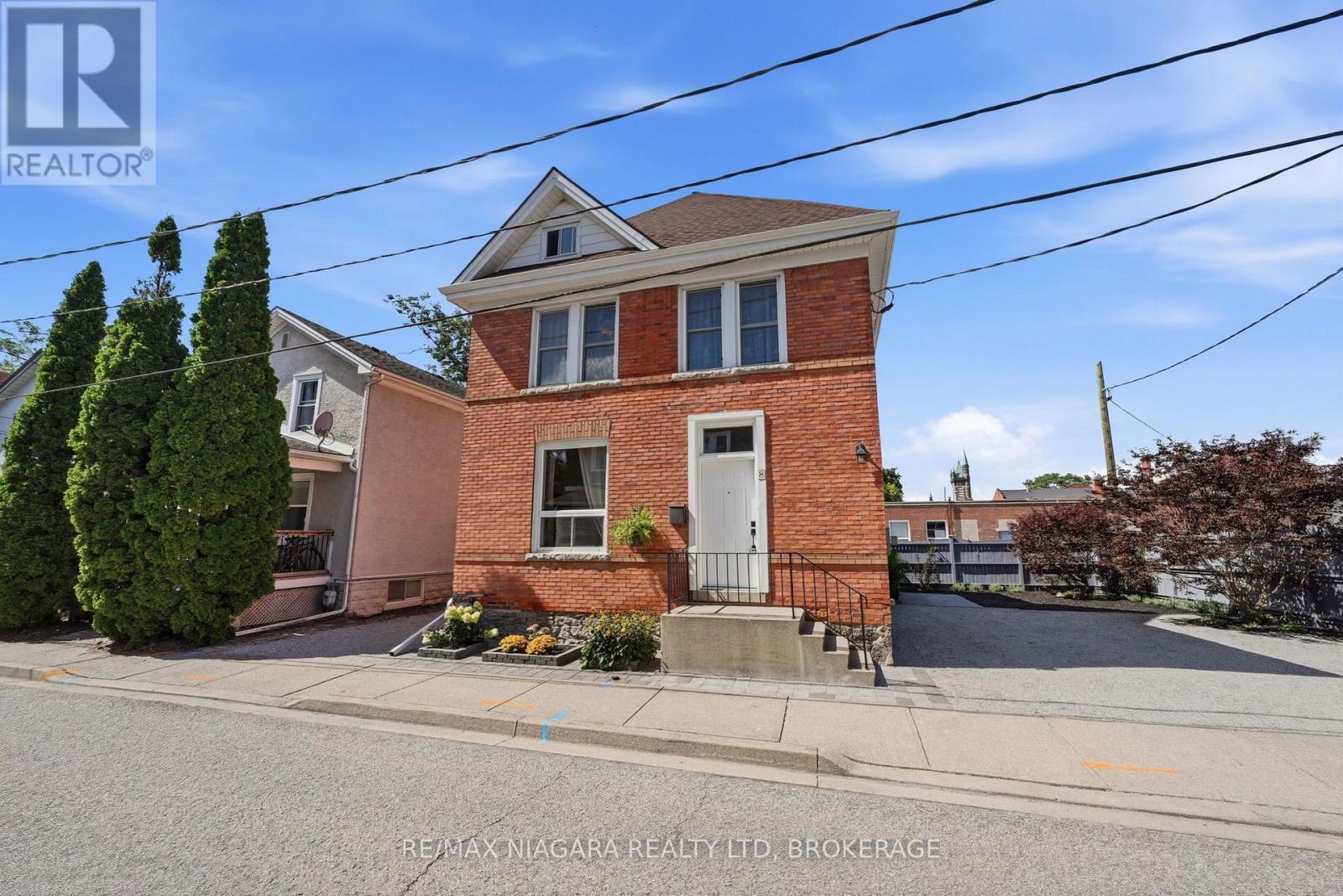8 TRAFALGAR STREET, St. Catharines, Ontario