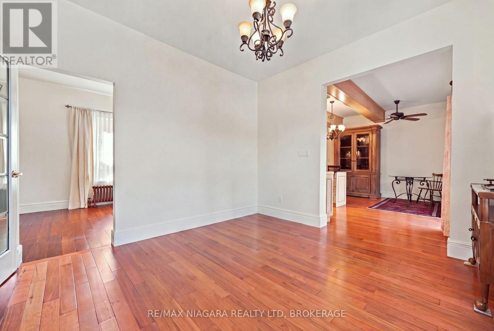 8 Trafalgar Street, St. Catharines, Ontario  L2R 3L7 - Photo 12 - X13779212