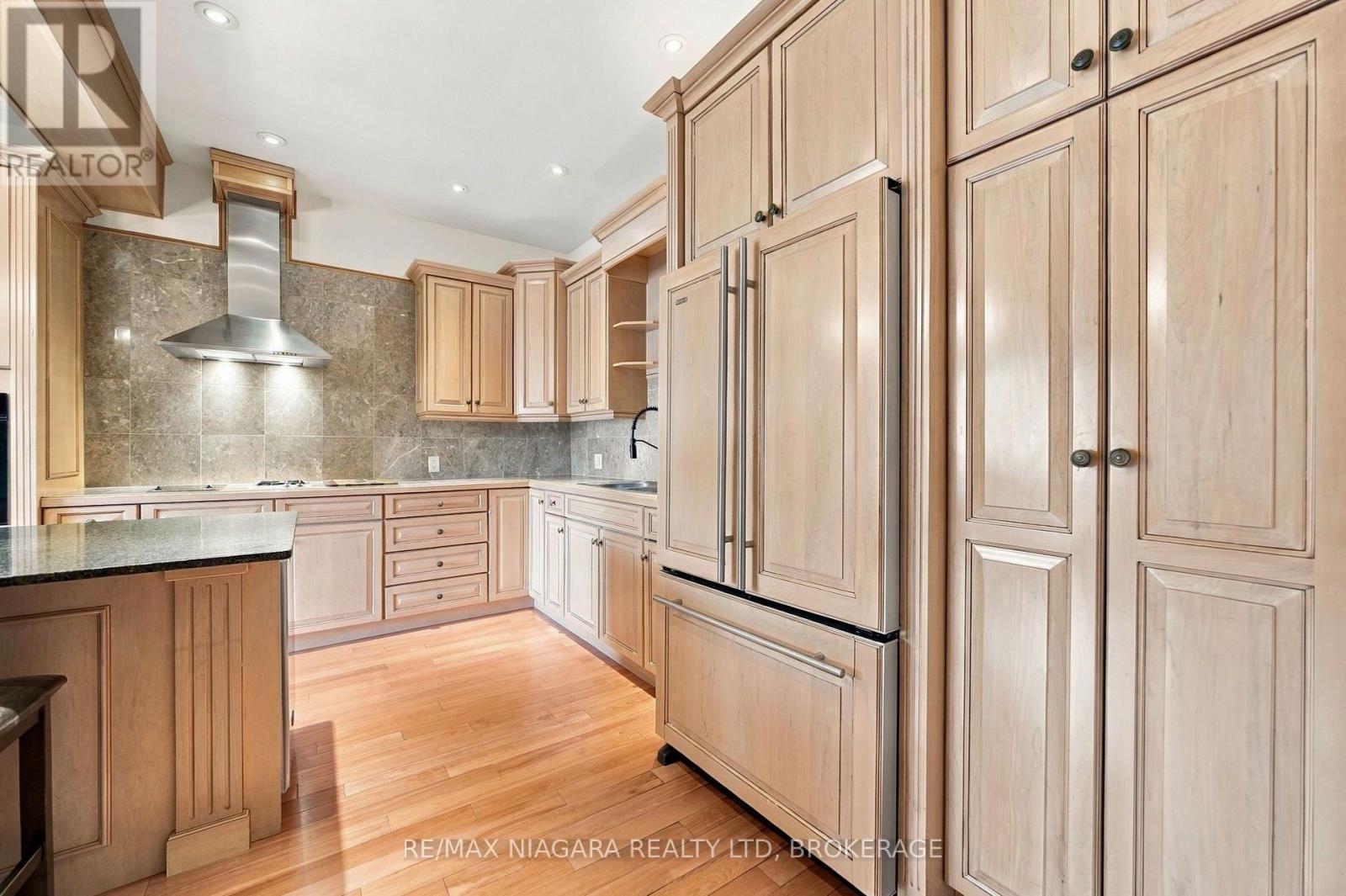 8 Trafalgar Street, St. Catharines, Ontario  L2R 3L7 - Photo 17 - X13779212