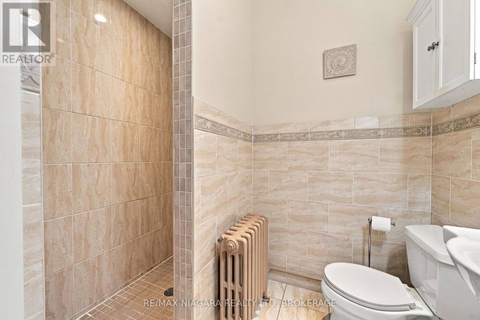 8 Trafalgar Street, St. Catharines, Ontario  L2R 3L7 - Photo 24 - X13779212