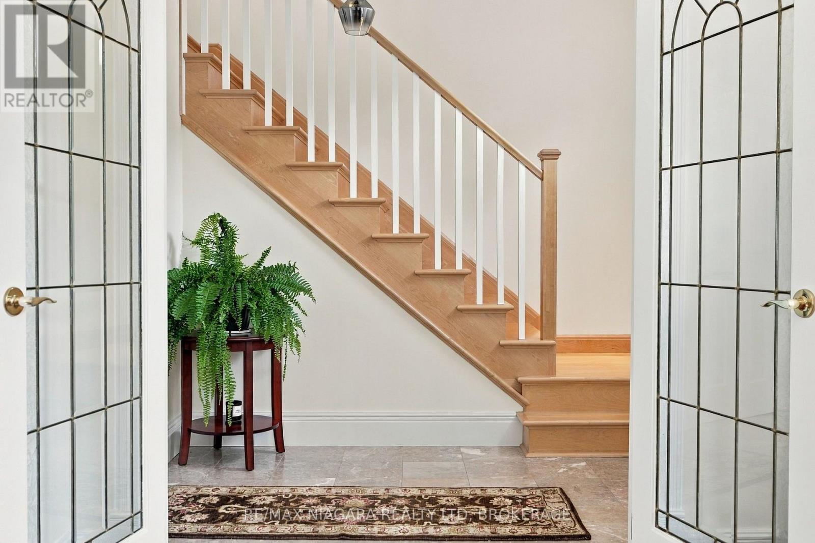 8 Trafalgar Street, St. Catharines, Ontario  L2R 3L7 - Photo 9 - X13779212