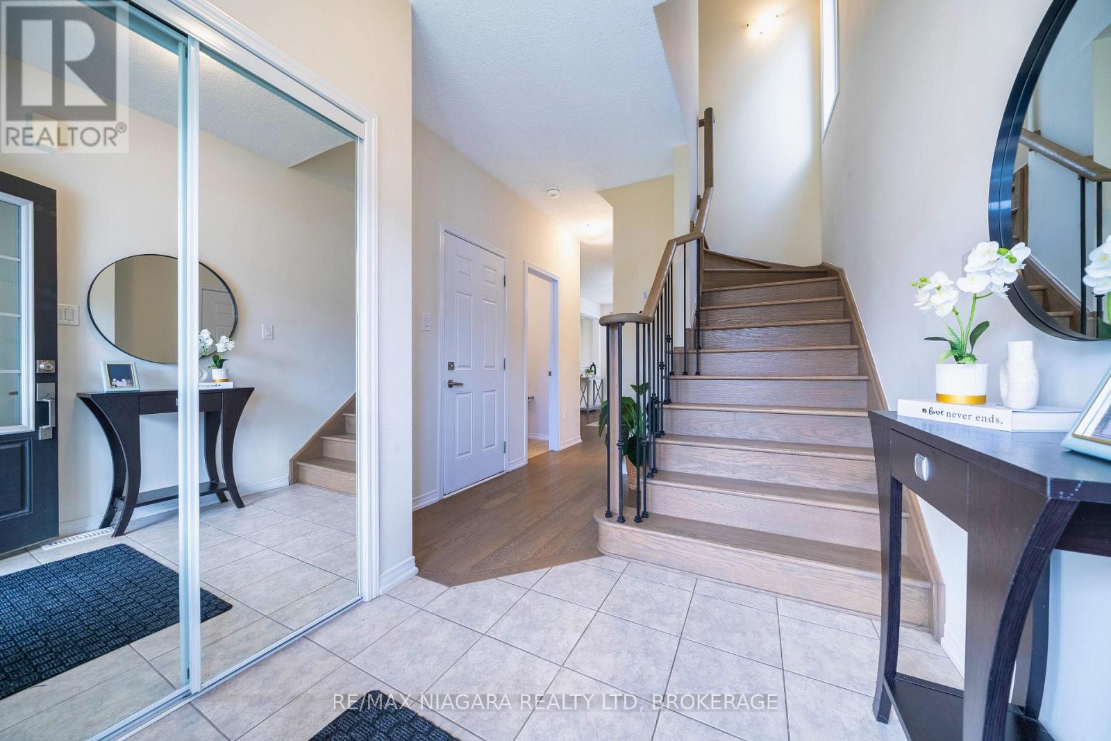 8707 Chickory Trail, Niagara Falls, Ontario  L2H 3S4 - Photo 6 - X13779474