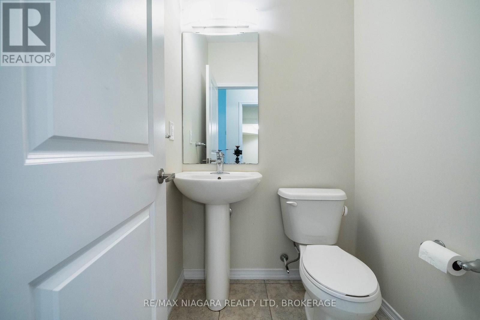 8707 Chickory Trail, Niagara Falls, Ontario  L2H 3S4 - Photo 8 - X13779474