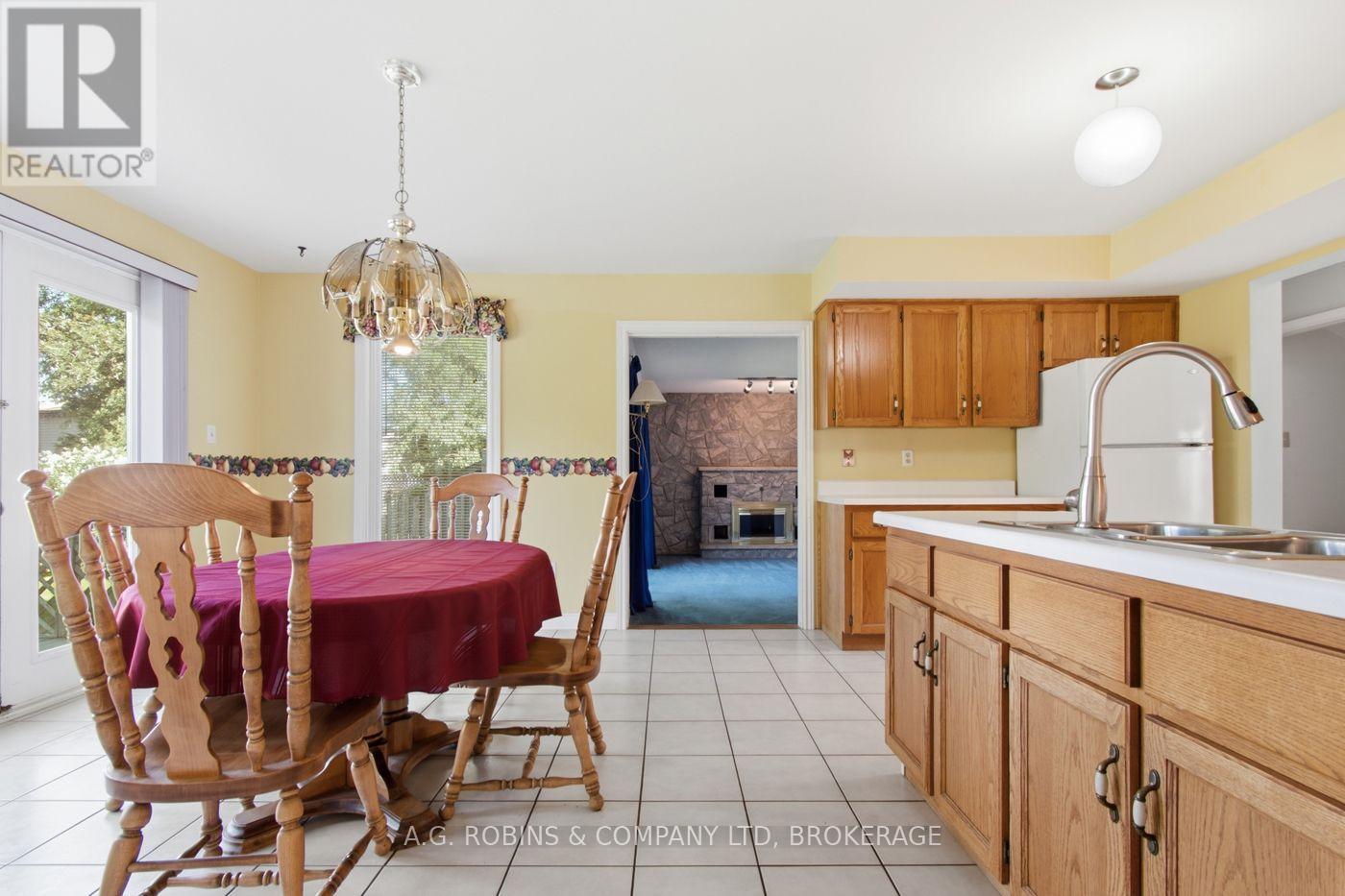 381 Kerman Avenue, Grimsby, Ontario  L3M 5C4 - Photo 10 - X13779756