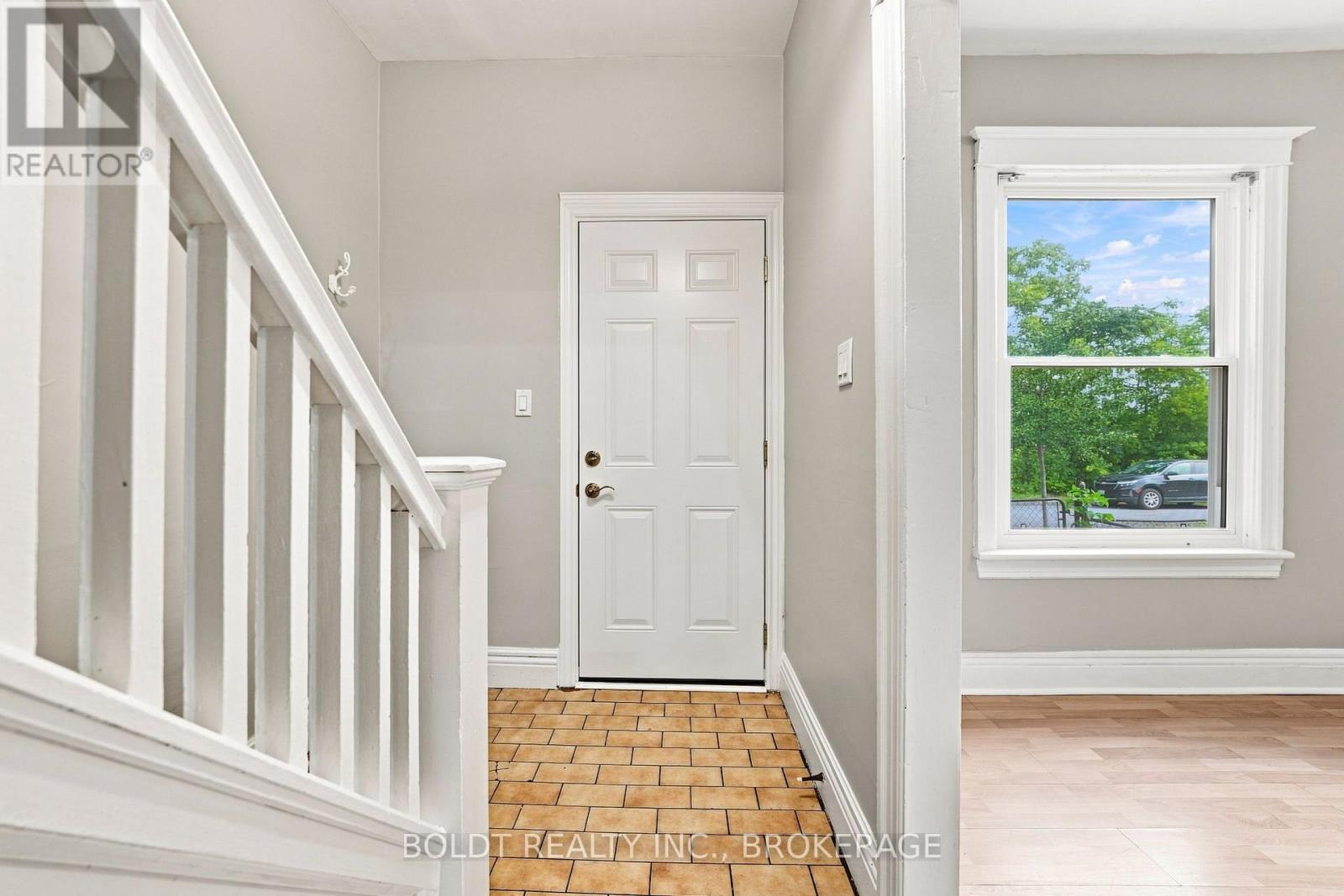 38 Mars Avenue, Hamilton, Ontario  L8L 3V8 - Photo 5 - X13779850
