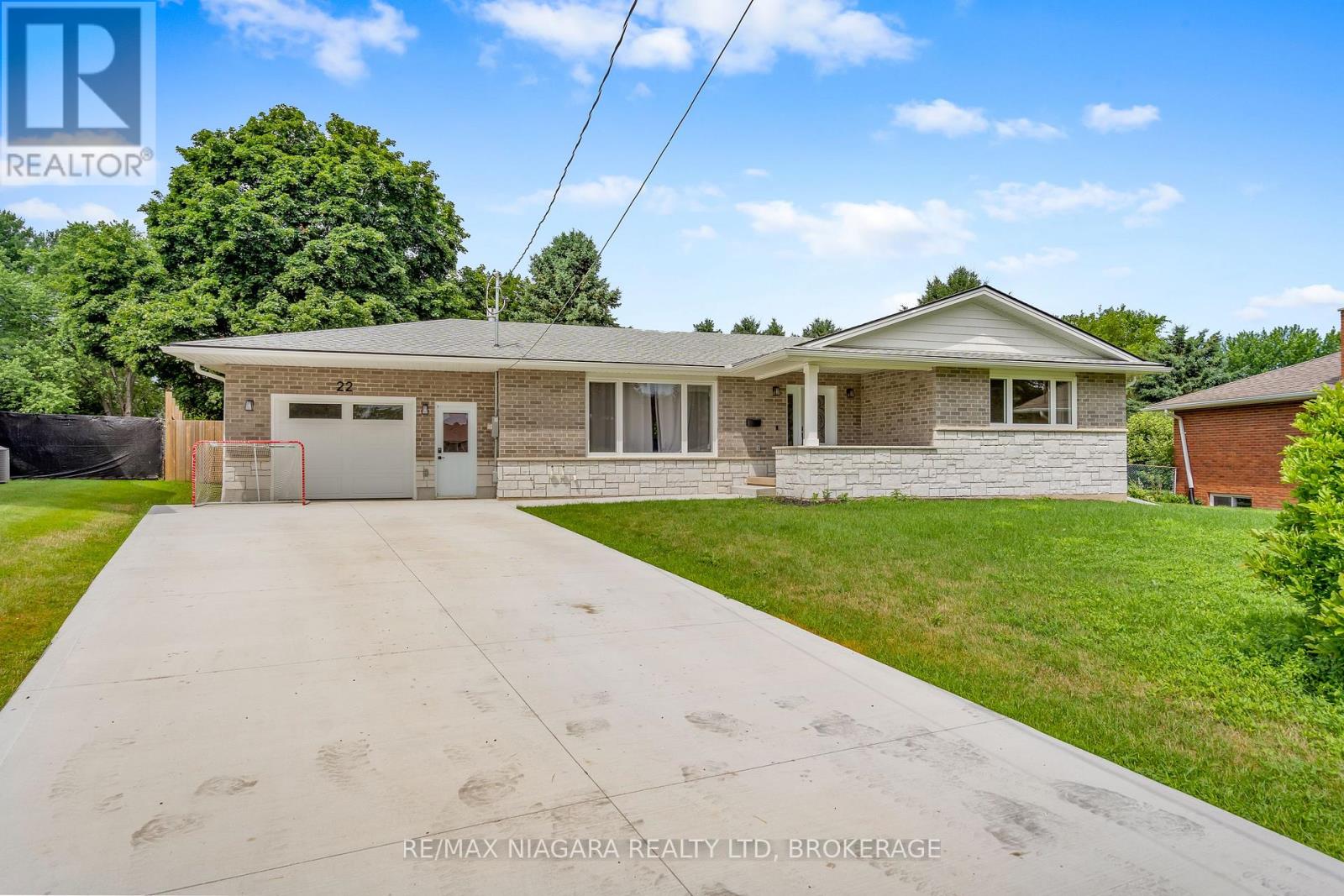 22 GEORGE STREET, Grimsby, Ontario