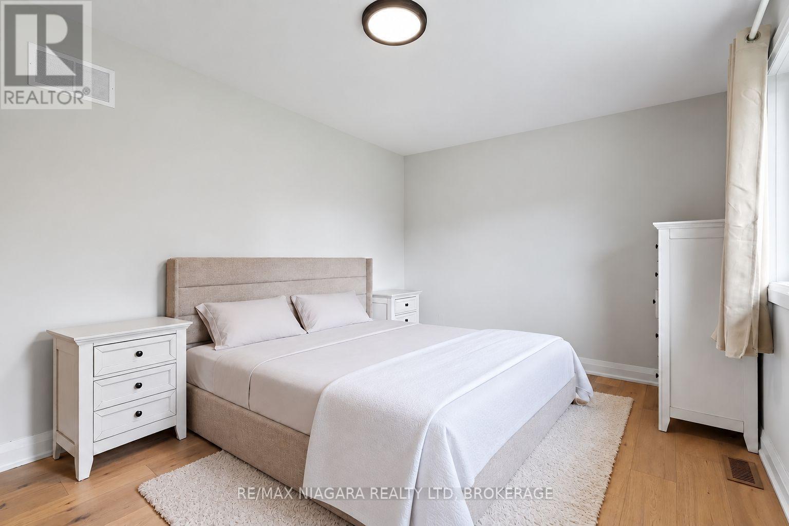 22 George Street, Grimsby, Ontario  L3M 3Y6 - Photo 8 - X13780274