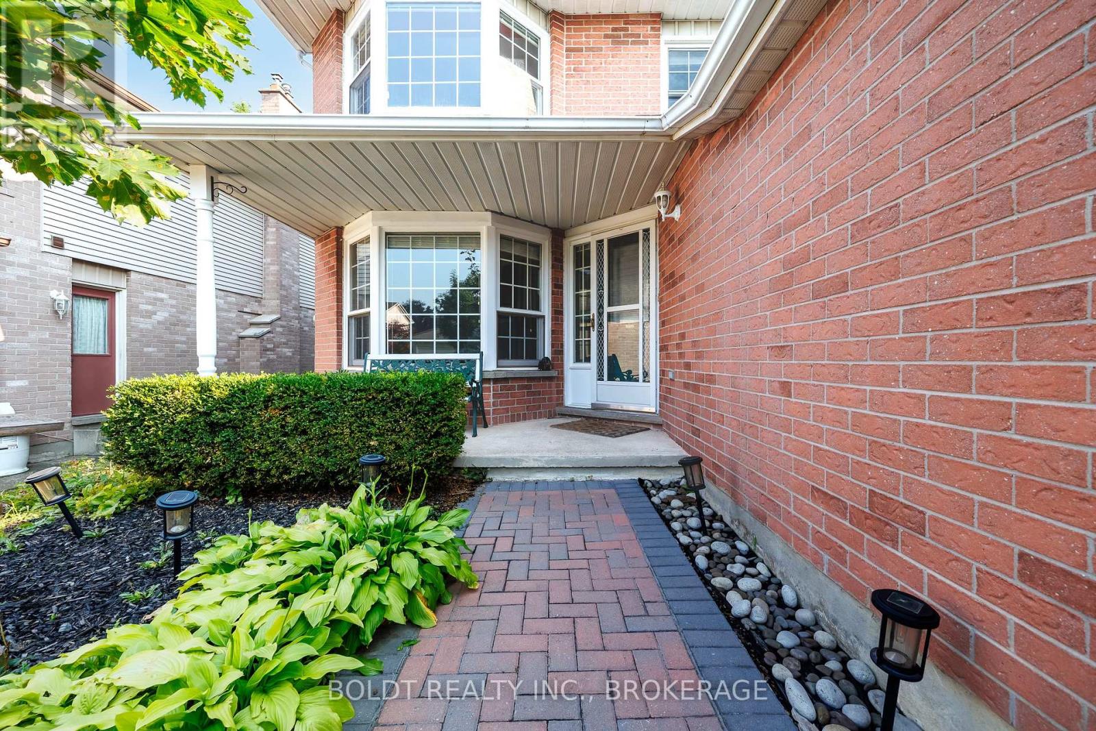 64 Carmine Crescent, St. Catharines, Ontario  L2S 3M2 - Photo 3 - X13781150