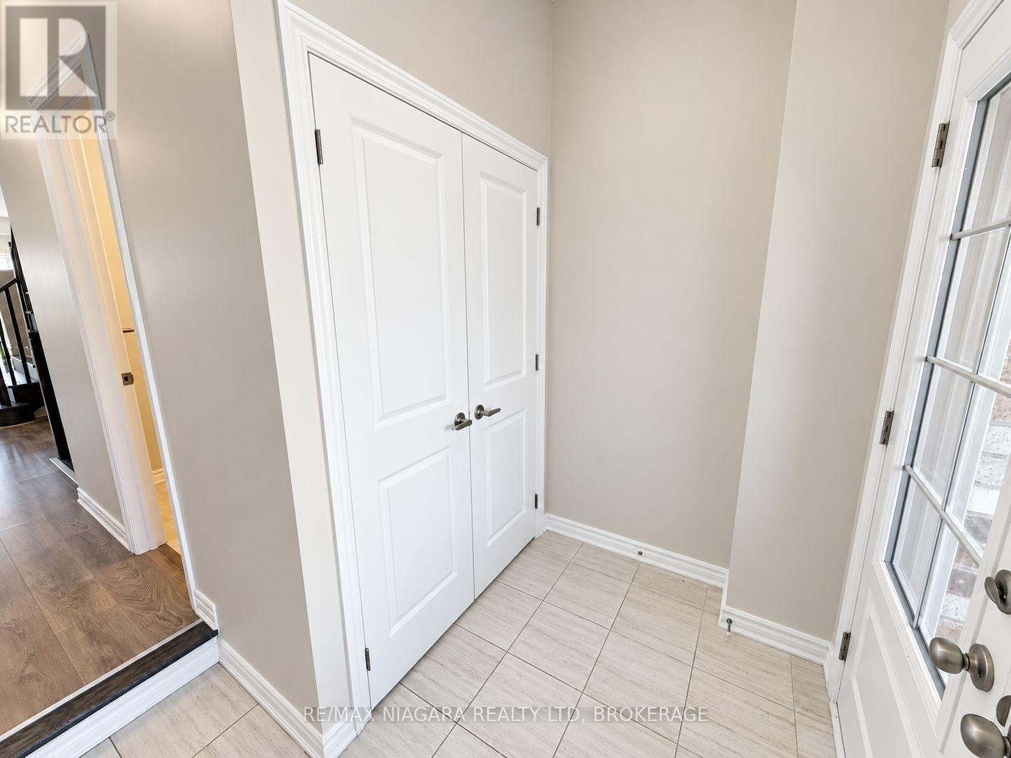 109 Sapphire Way, Thorold, Ontario  L2V 0L5 - Photo 2 - X13782638