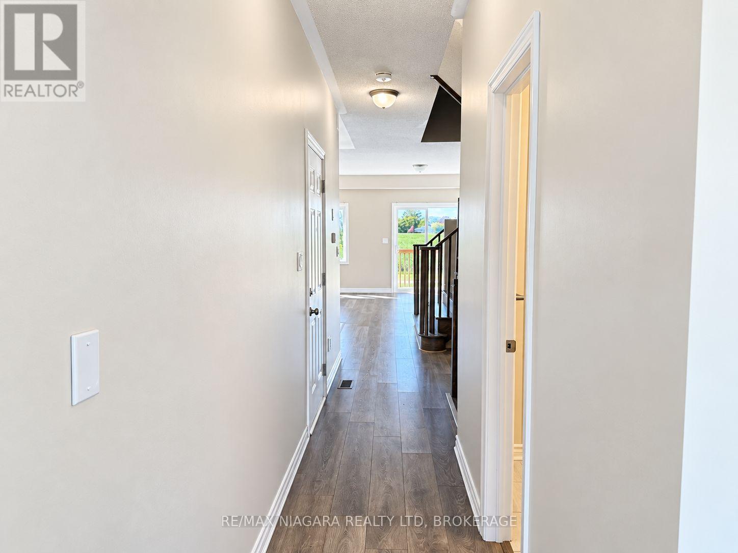 109 Sapphire Way, Thorold, Ontario  L2V 0L5 - Photo 3 - X13782638