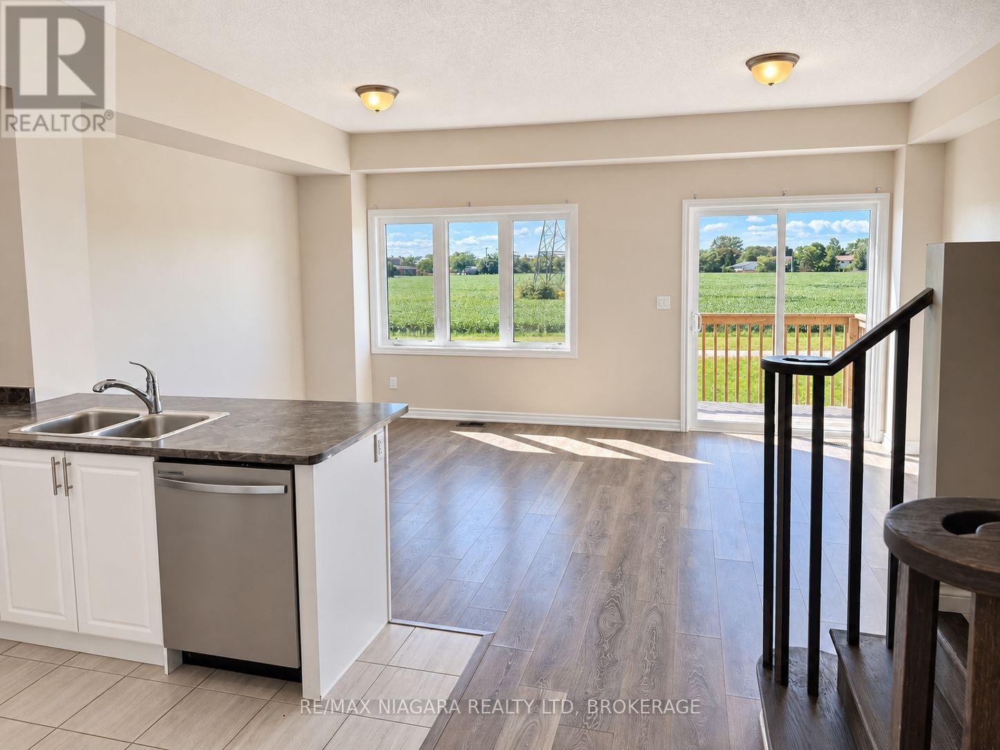 109 Sapphire Way, Thorold, Ontario  L2V 0L5 - Photo 4 - X13782638