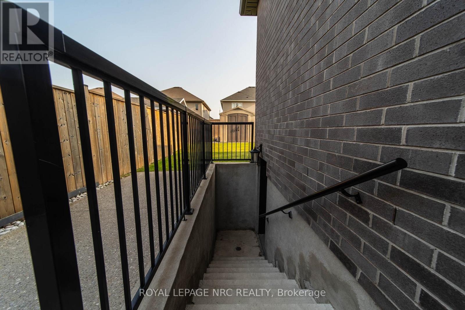 5 Autumn Avenue, Thorold, Ontario  L2V 0B6 - Photo 34 - X13783112