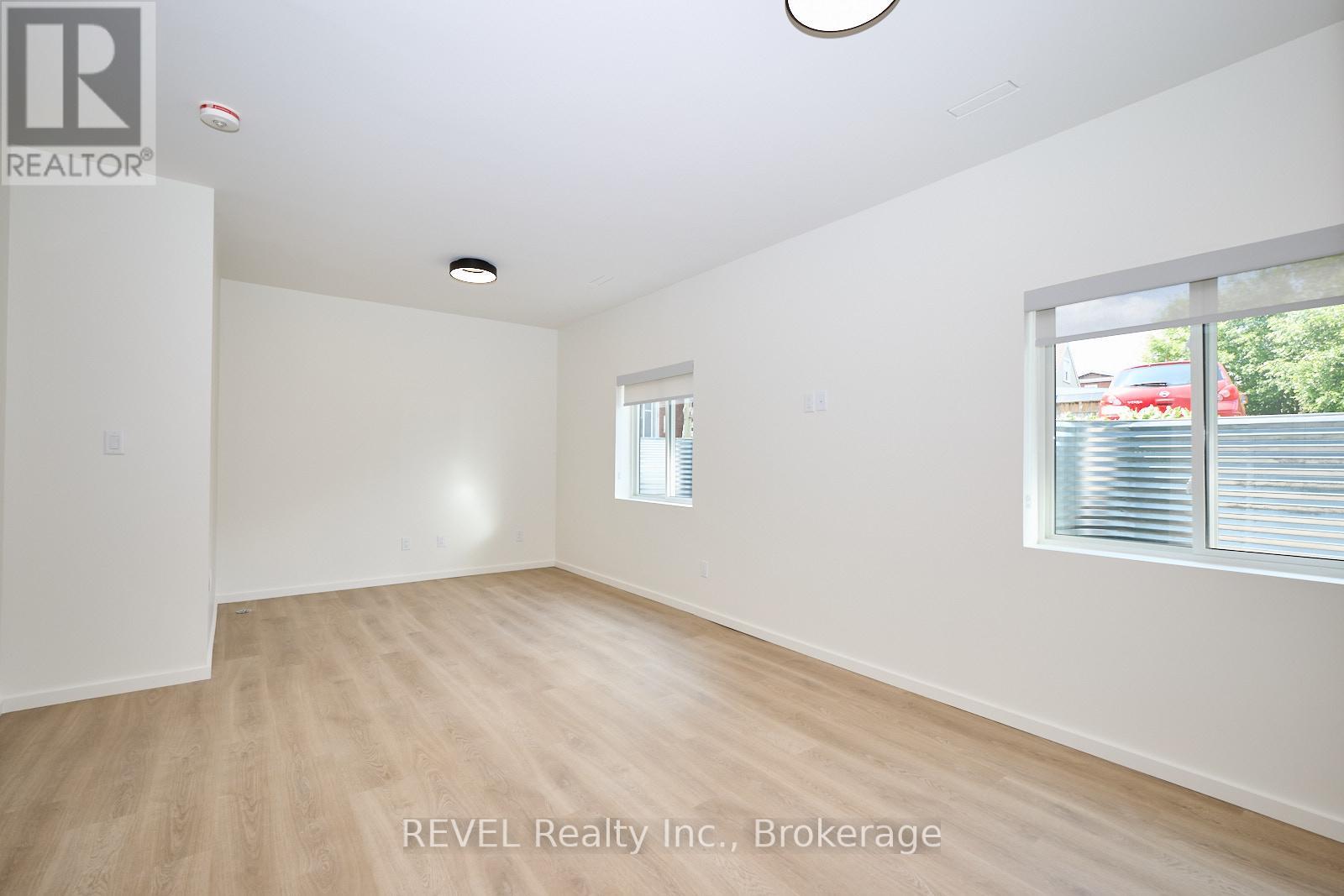 Unit 2 - 5361 Valley Way, Niagara Falls, Ontario  L2E 1X5 - Photo 12 - X13783278