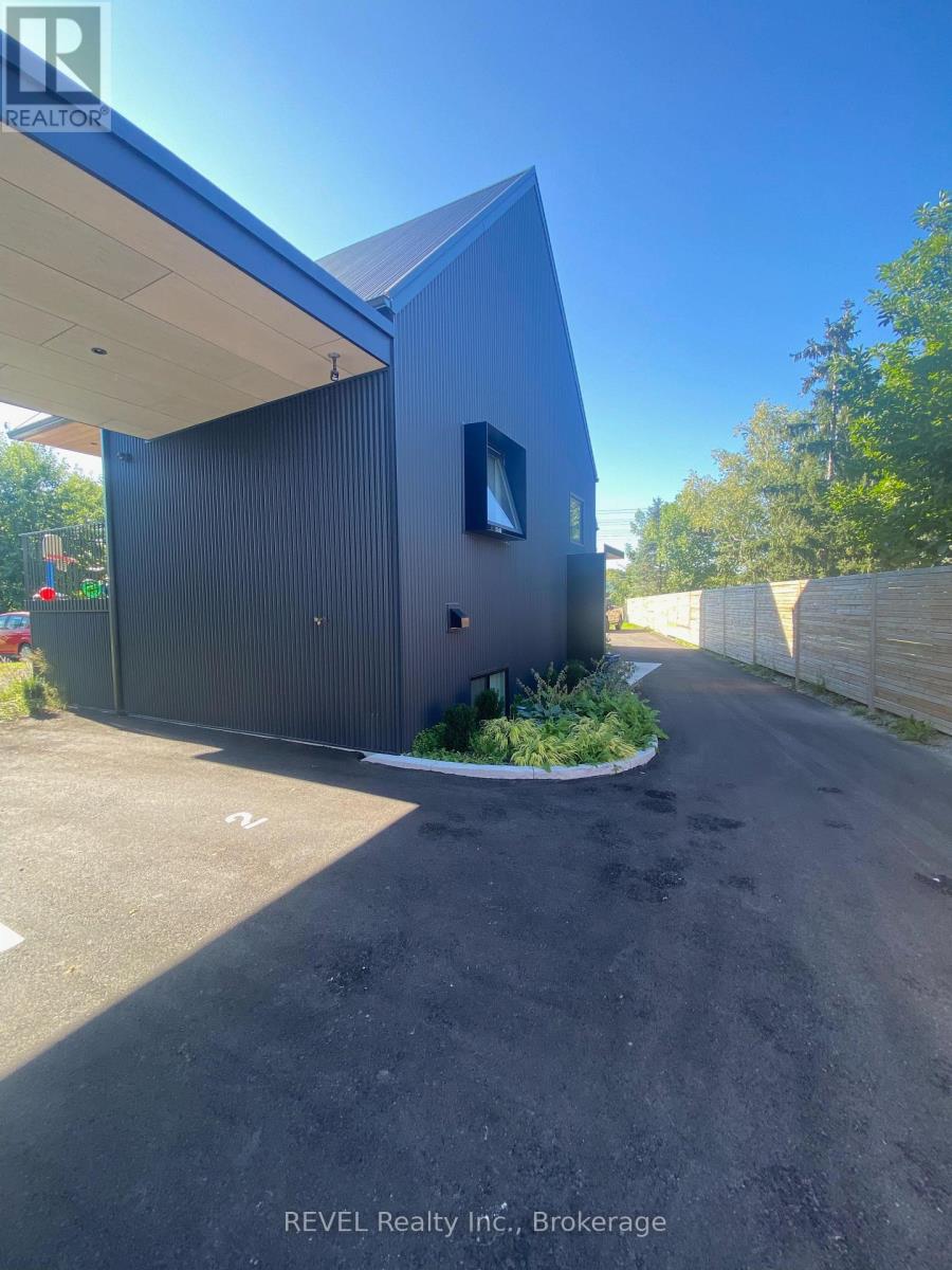 Unit 2 - 5361 Valley Way, Niagara Falls, Ontario  L2E 1X5 - Photo 2 - X13783278