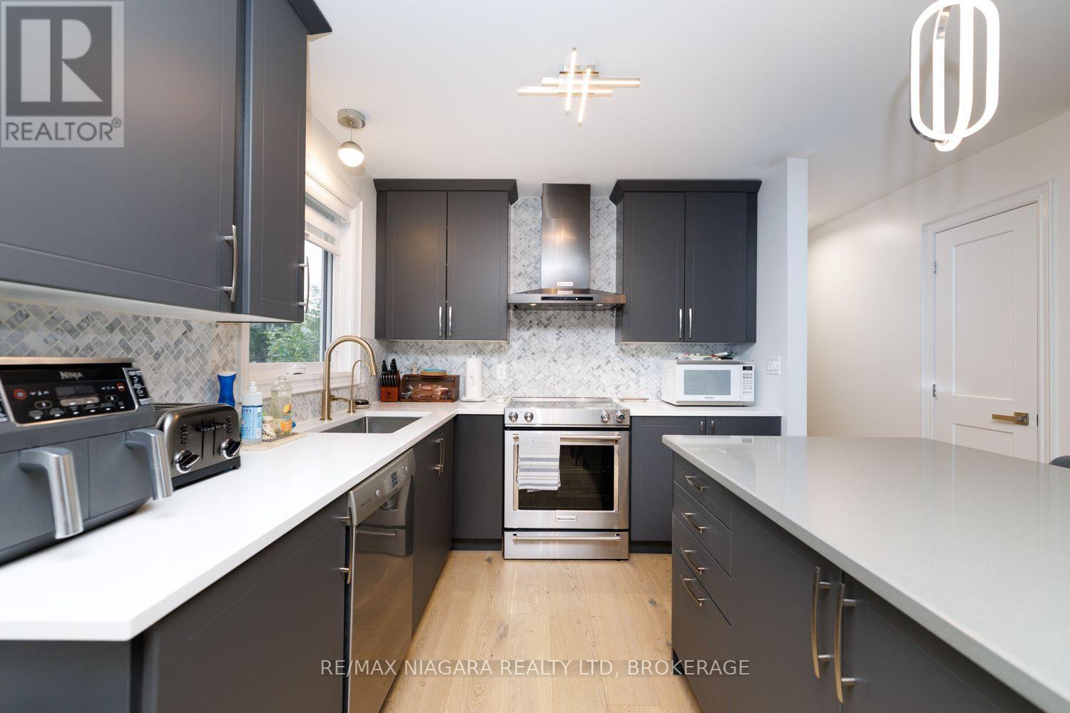31 Pleasant Avenue S, Fort Erie, Ontario  L0S 1N0 - Photo 8 - X13783420