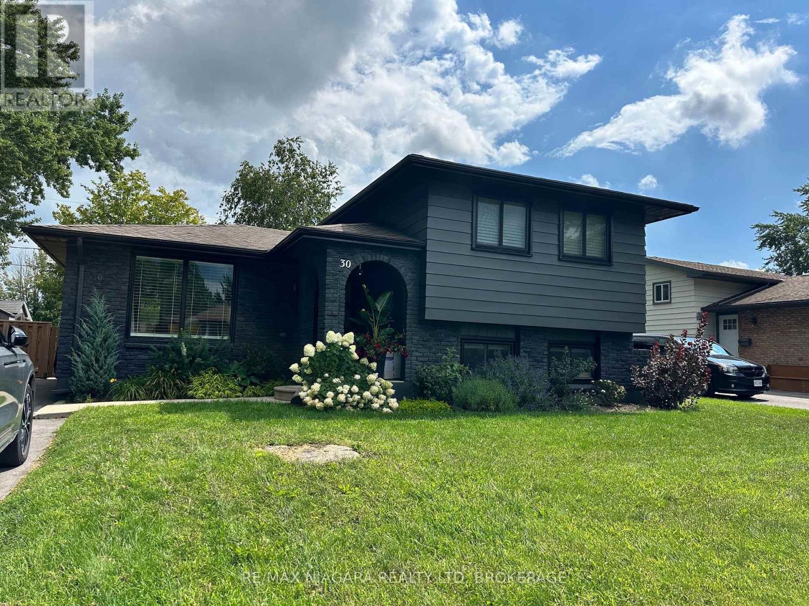 LOWER - 30 COLONIAL STREET, Welland, Ontario