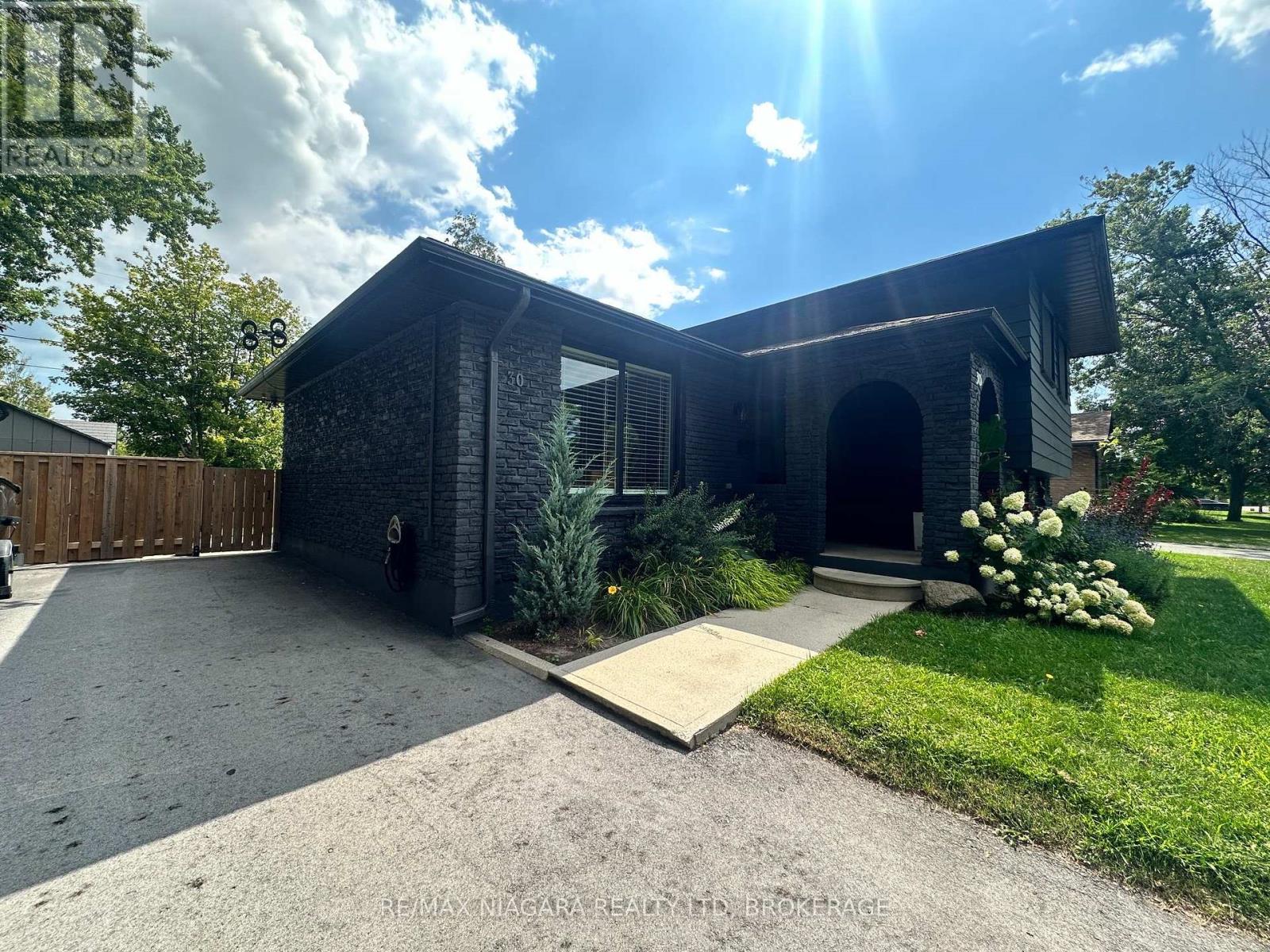 Lower - 30 Colonial Street, Welland, Ontario  L3C 5W5 - Photo 3 - X13784030