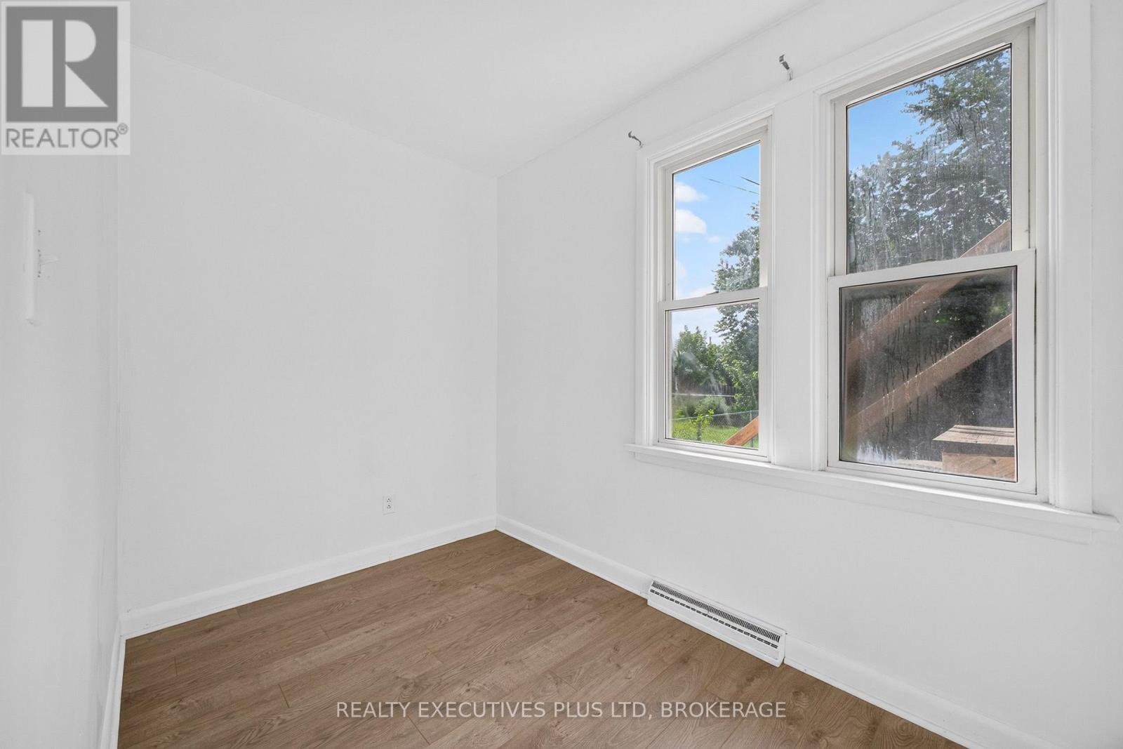 4119 Dyson Avenue, Niagara Falls, Ontario  L2E 3L6 - Photo 11 - X13784096