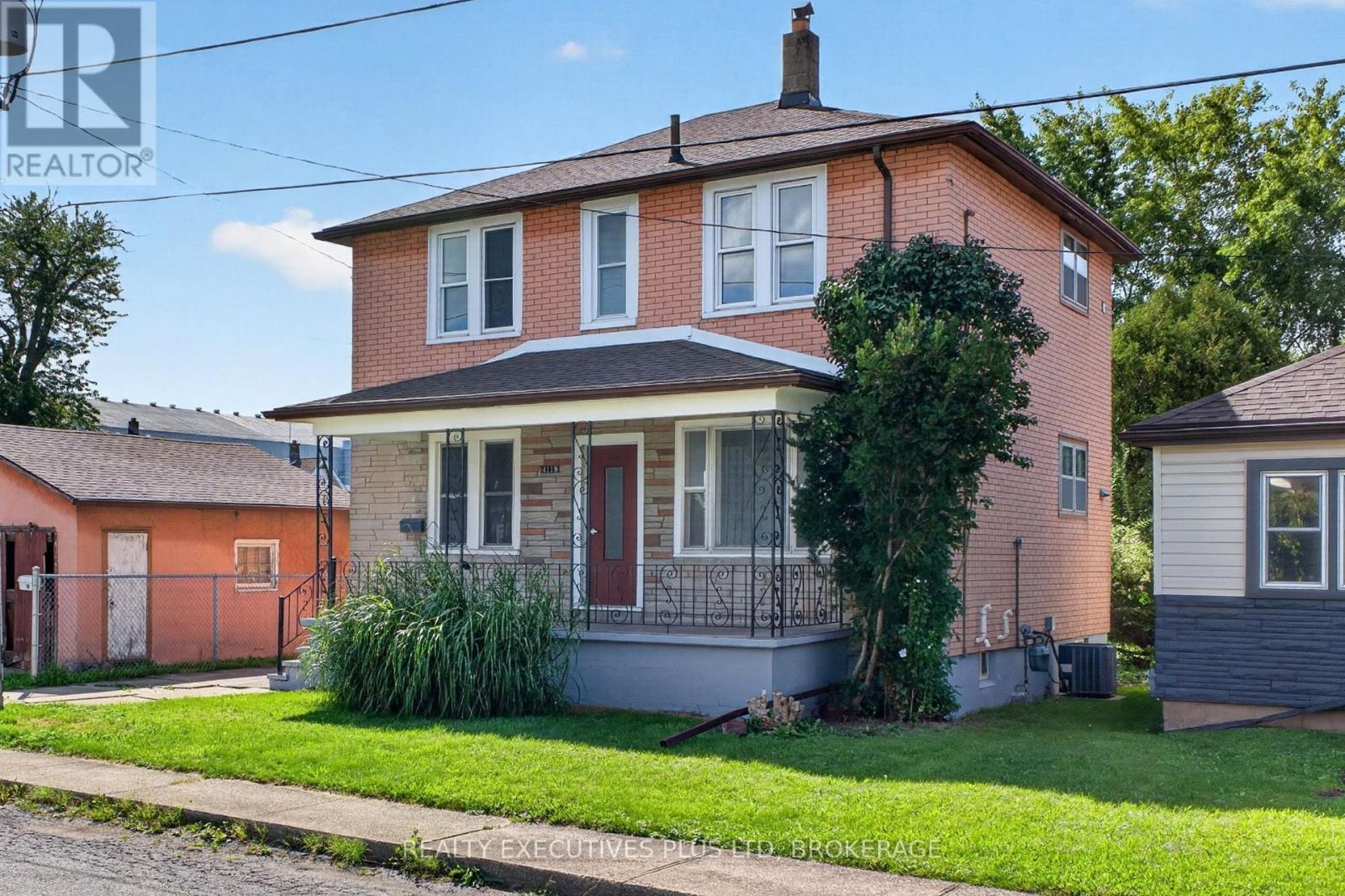 4119 Dyson Avenue, Niagara Falls, Ontario  L2E 3L6 - Photo 2 - X13784096