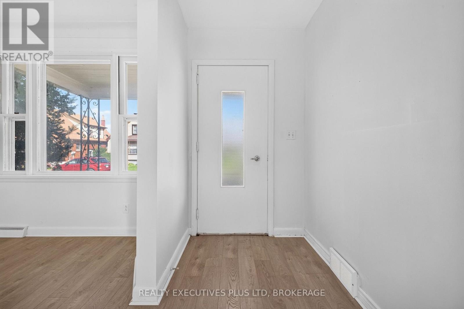 4119 Dyson Avenue, Niagara Falls, Ontario  L2E 3L6 - Photo 6 - X13784096