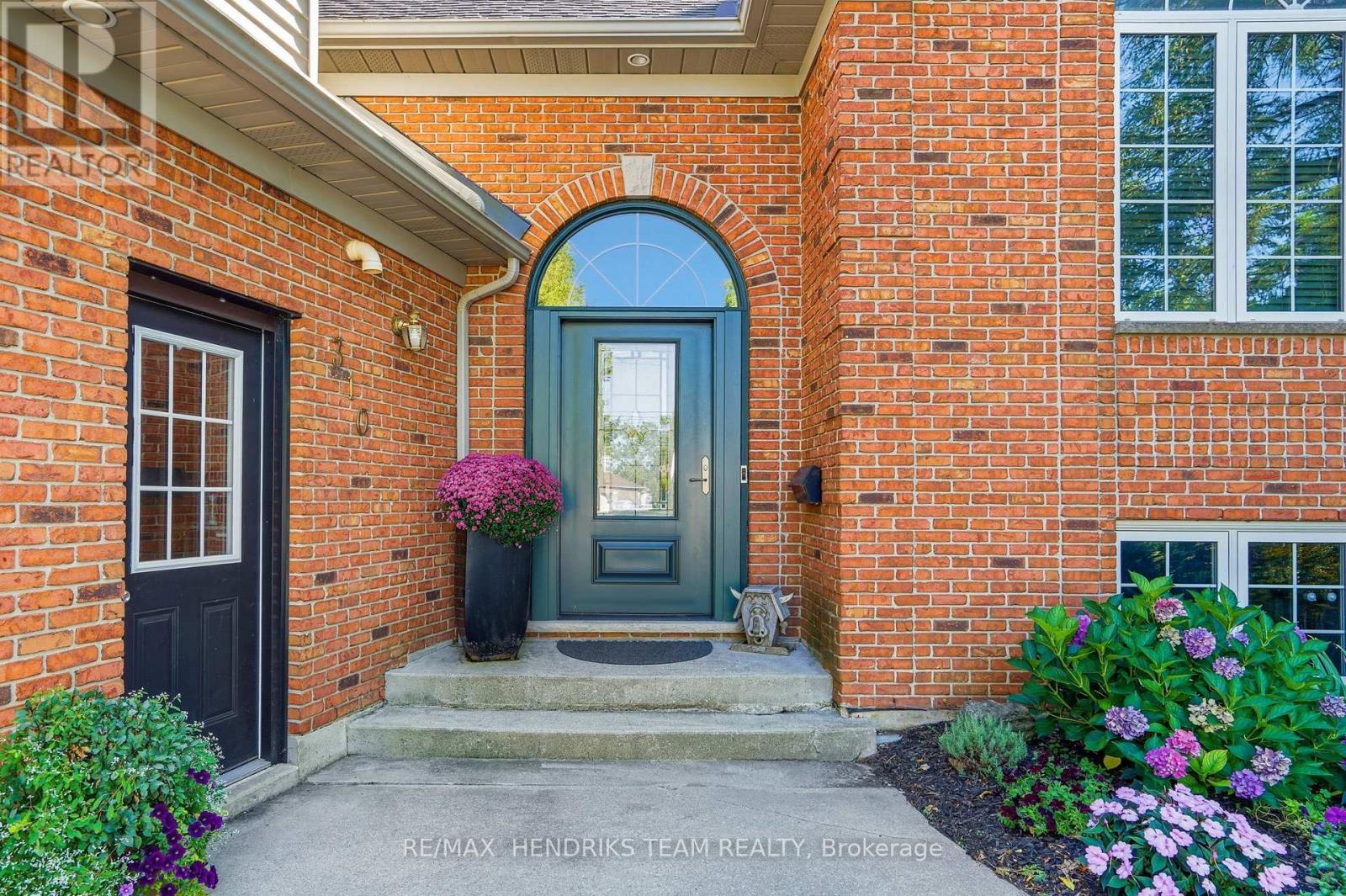 310 Aqueduct Street, Welland, Ontario  L3C 1E1 - Photo 3 - X13785122