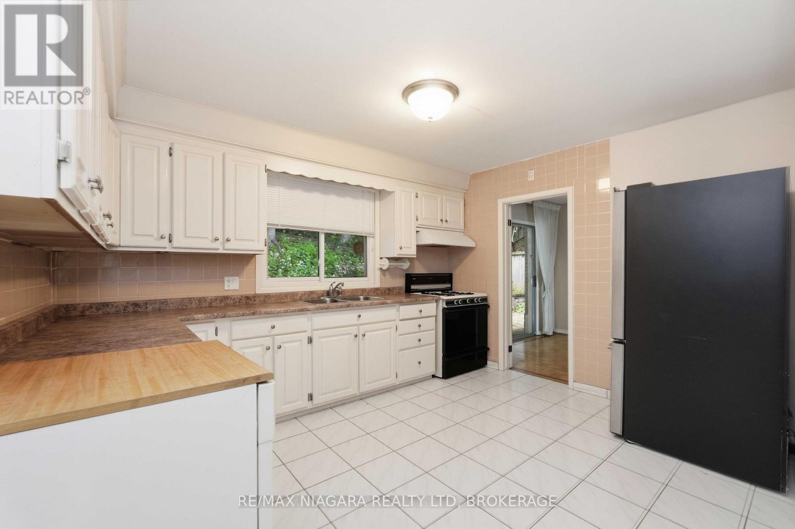 150 Woodside Drive, St. Catharines, Ontario  L2T 1X2 - Photo 12 - X13785436