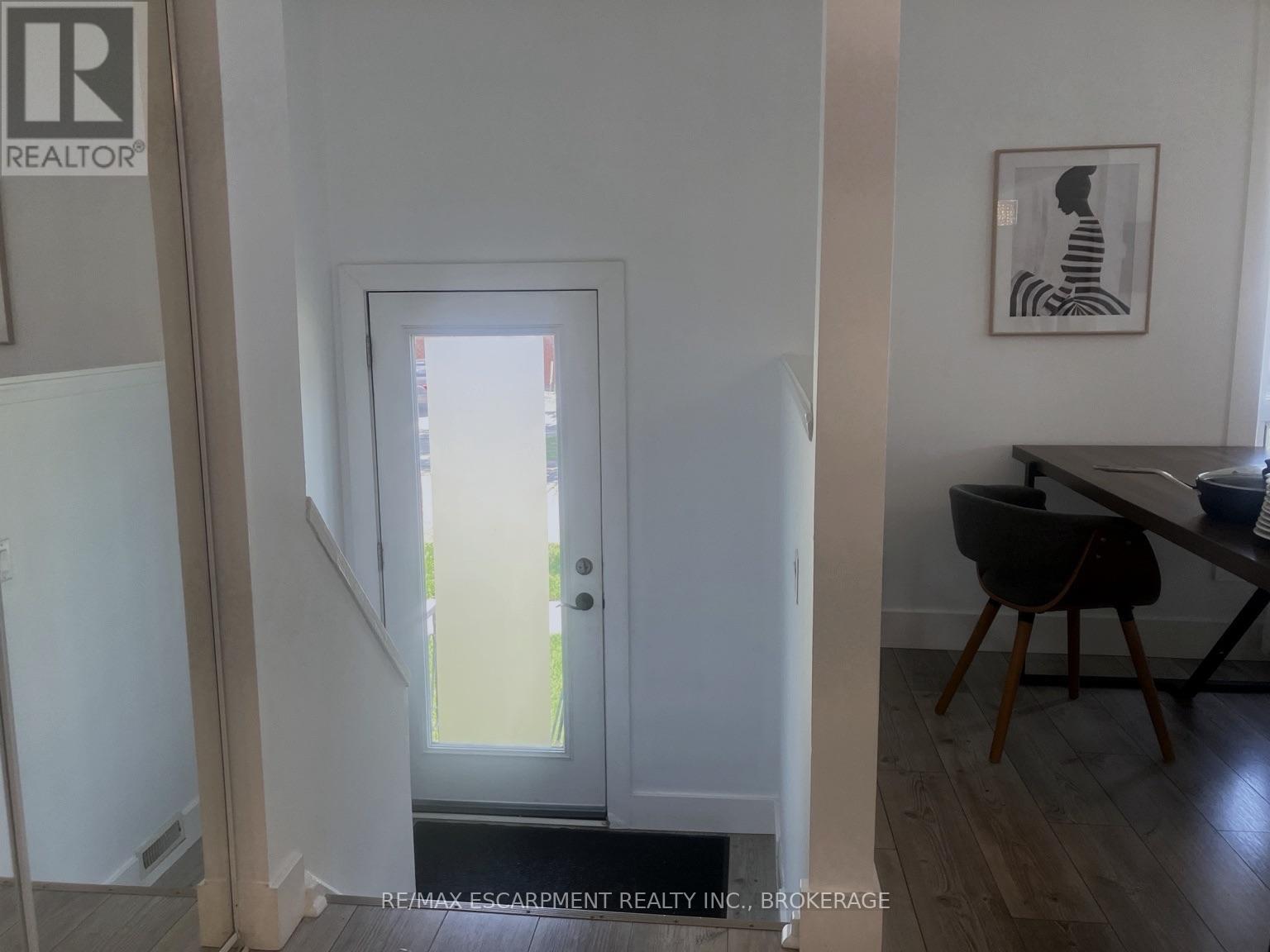 Upper - 17 Mellenby Street, Hamilton, Ontario  L8J 1E6 - Photo 2 - X13787540