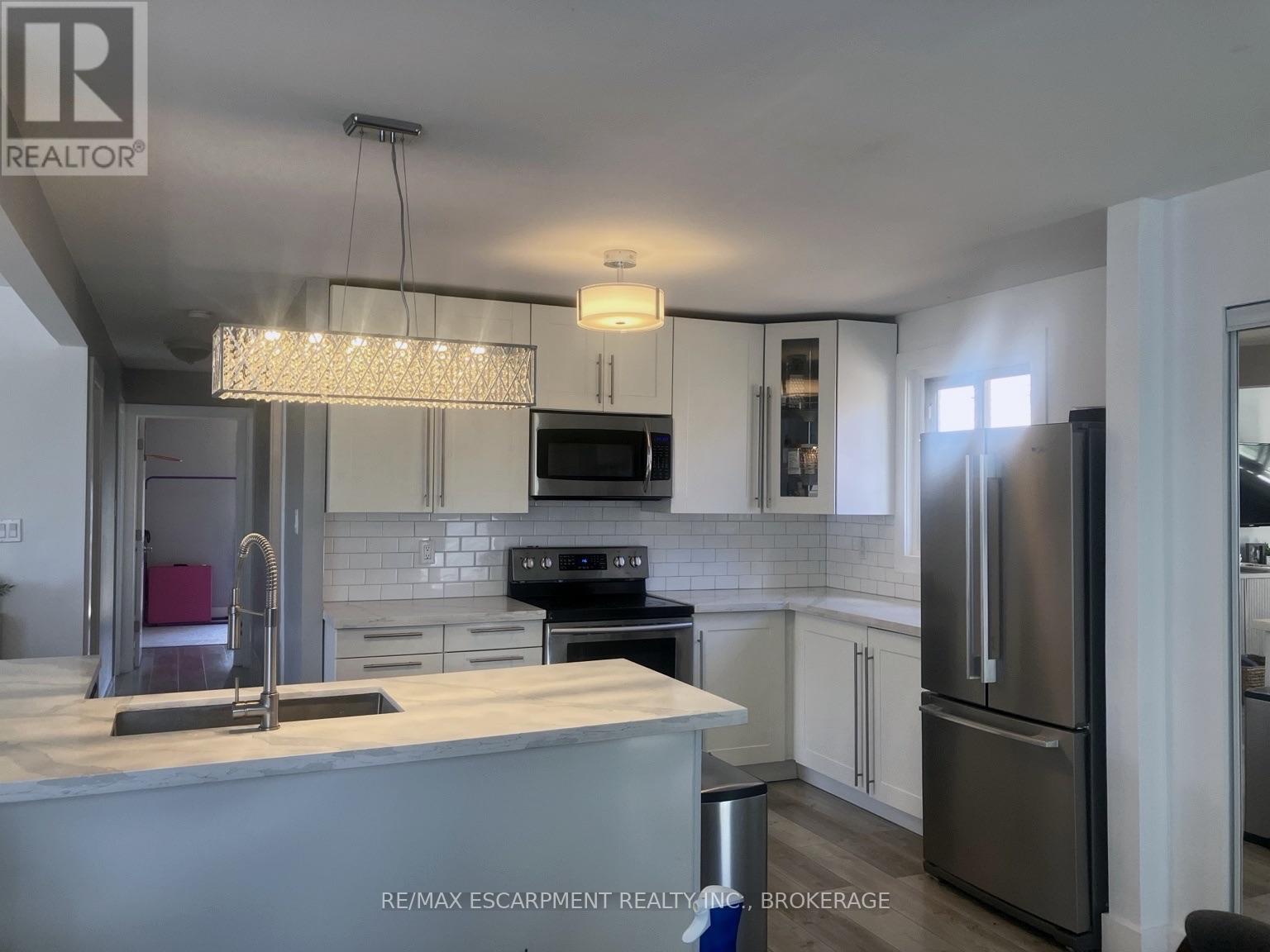 Upper - 17 Mellenby Street, Hamilton, Ontario  L8J 1E6 - Photo 3 - X13787540