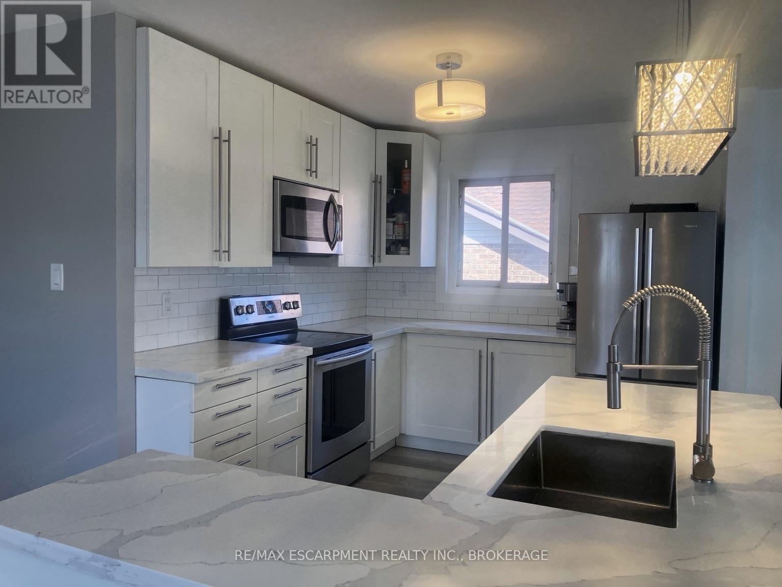 Upper - 17 Mellenby Street, Hamilton, Ontario  L8J 1E6 - Photo 4 - X13787540