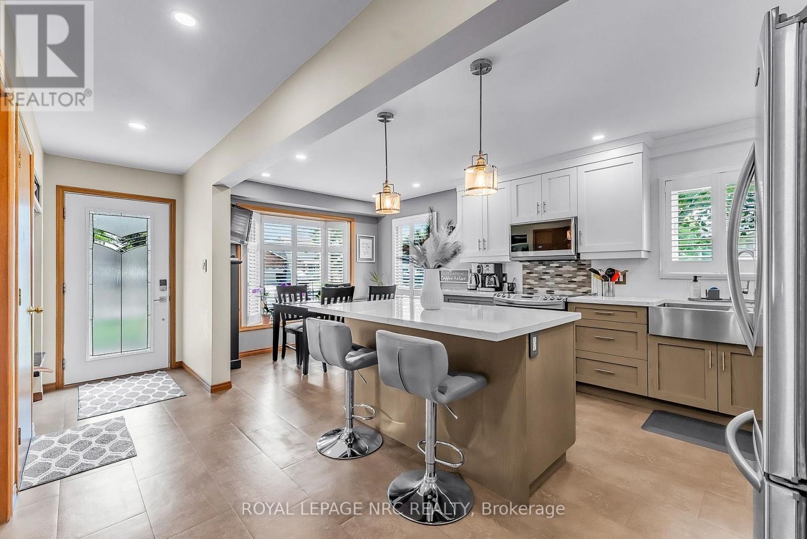77 St. Augustine Drive, St. Catharines, Ontario  L2P 3V7 - Photo 2 - X13787748