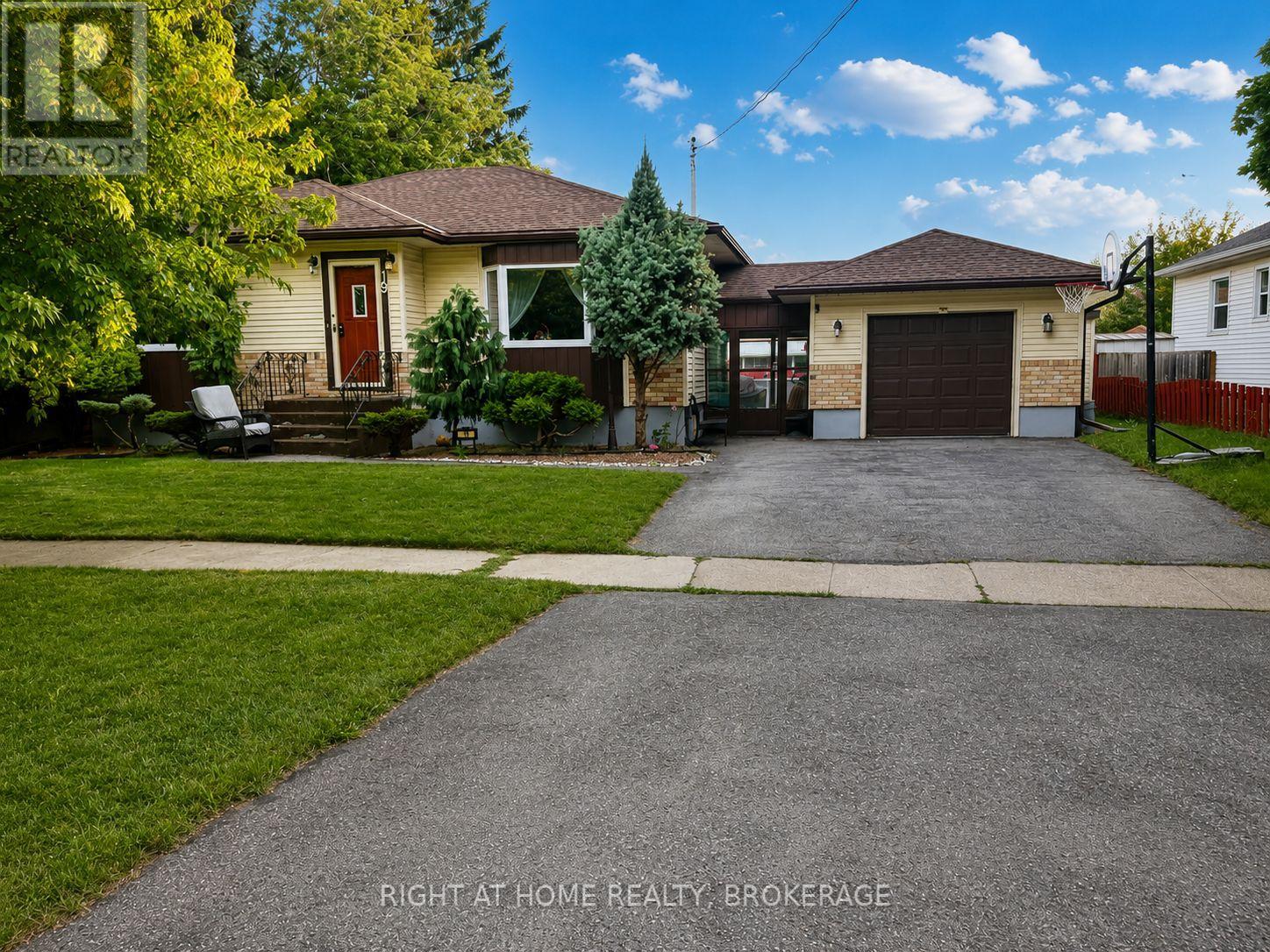 19 WHITE STREET, St. Catharines, Ontario