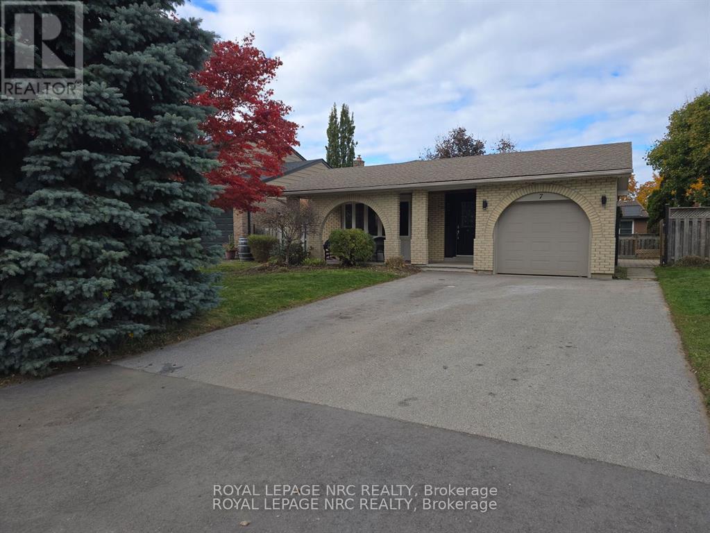 7 BLUE SPRUCE COURT, St. Catharines, Ontario