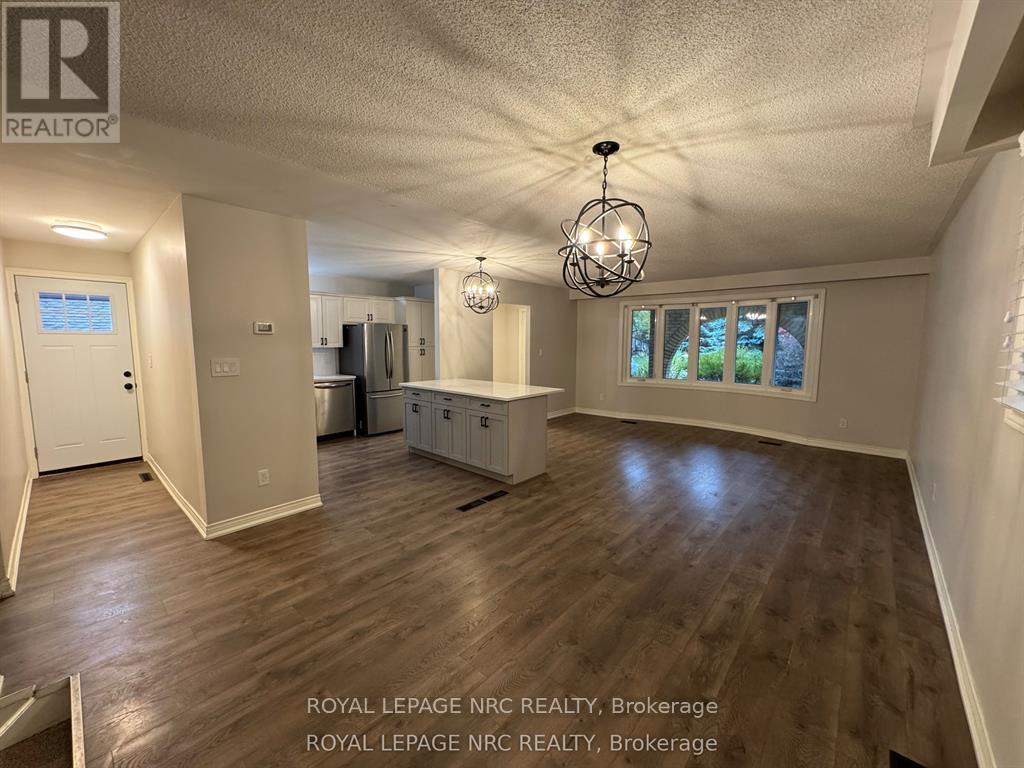 7 Blue Spruce Court, St. Catharines, Ontario  L2N 4E6 - Photo 3 - X13788914