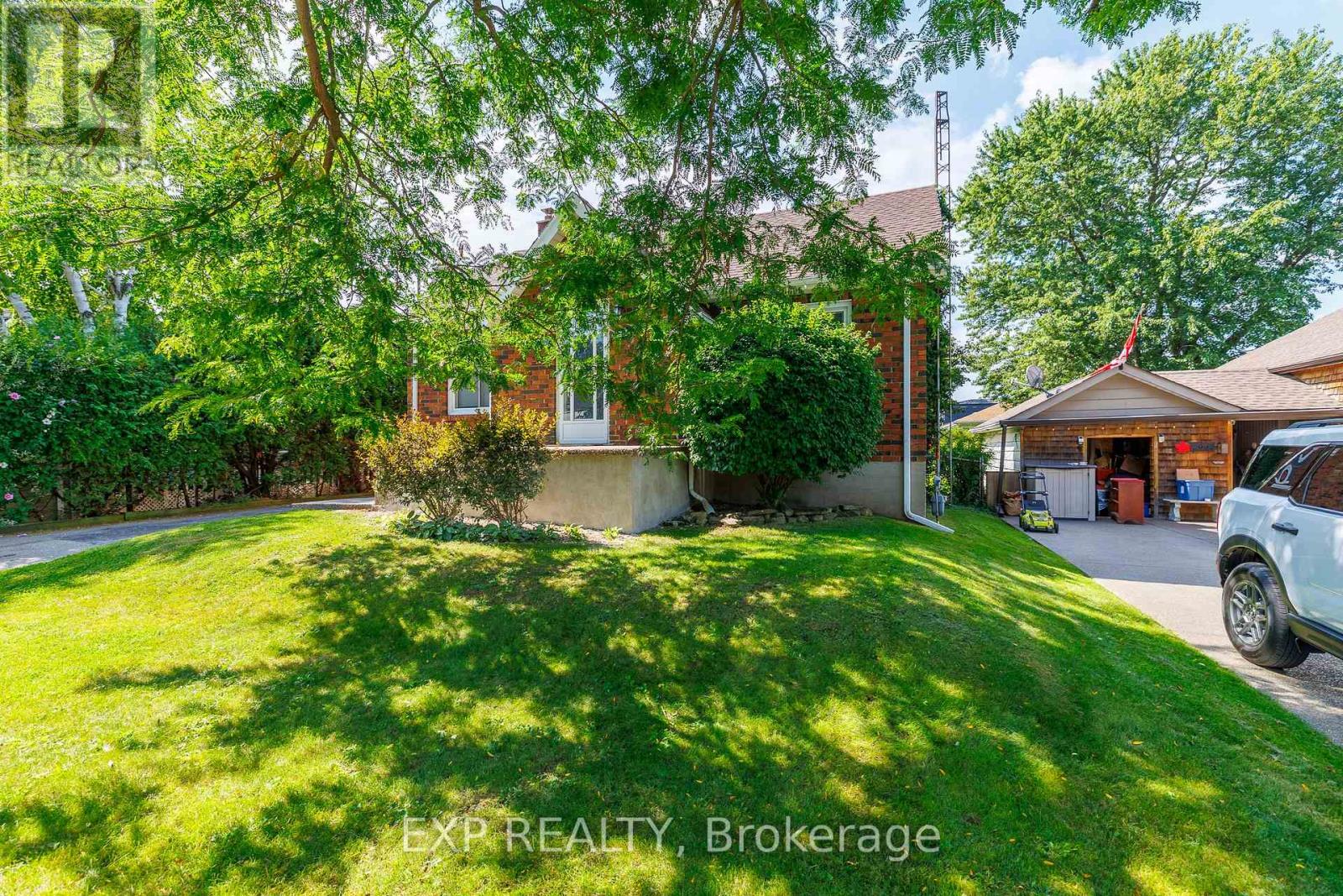 61 Marmora Street, St. Catharines, Ontario  L2P 3C2 - Photo 2 - X13788982