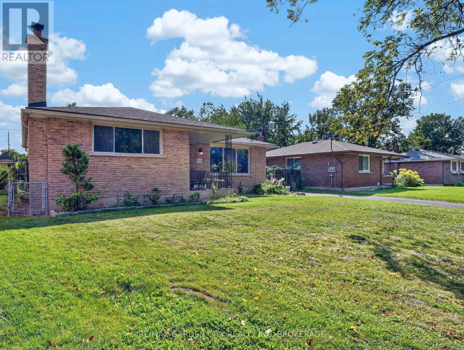56 Burness Drive, St. Catharines, Ontario  L2P 1J5 - Photo 3 - X13789244