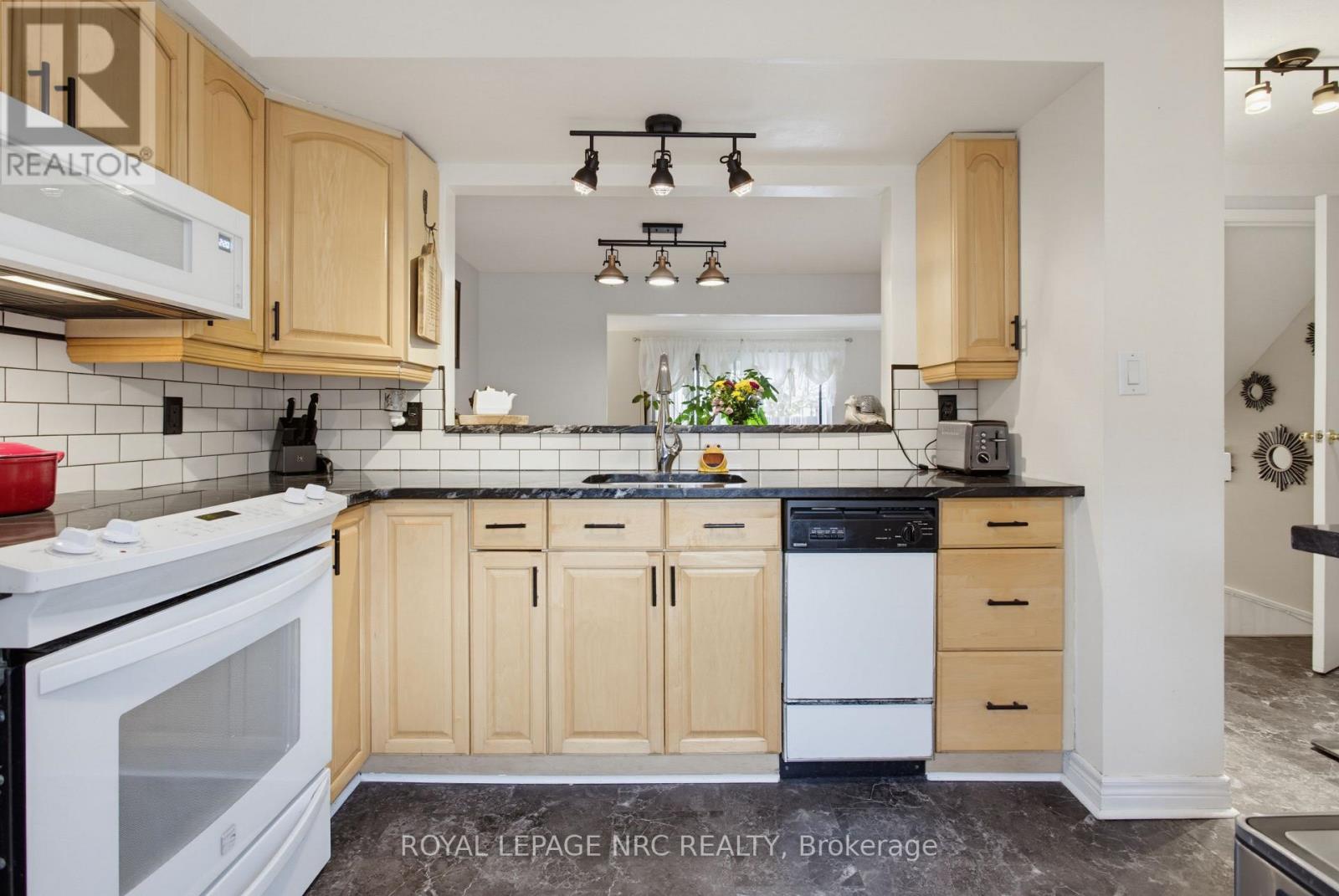 8 - 50 Lakeshore Road, St. Catharines, Ontario  L2N 6P8 - Photo 5 - X13789694