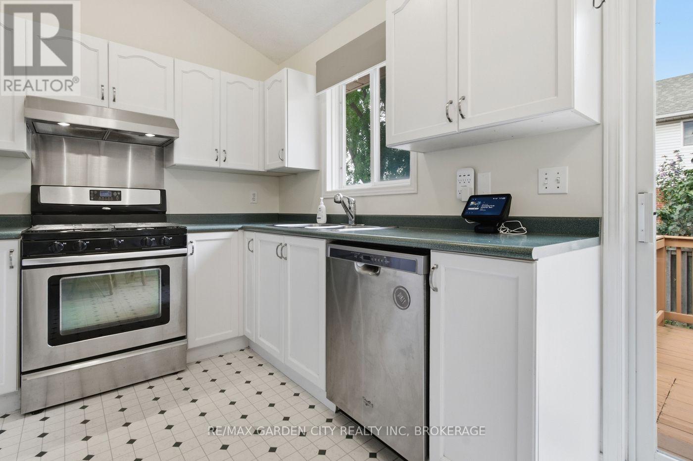 21 B Kelson Avenue N, Grimsby, Ontario  L3M 4C6 - Photo 9 - X13792982