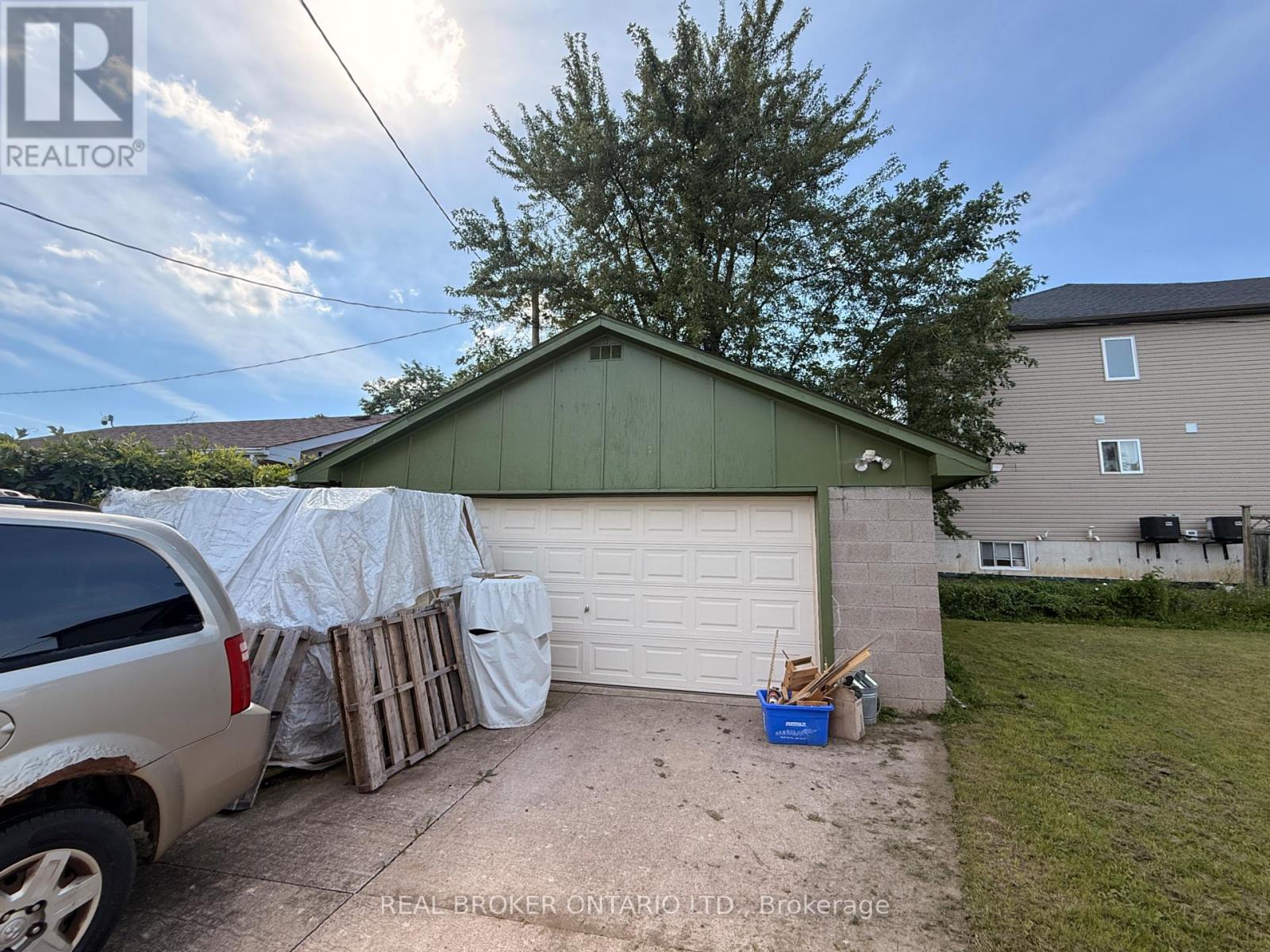 4 Conlon Crescent, Thorold, Ontario  L2V 2M7 - Photo 3 - X13793146