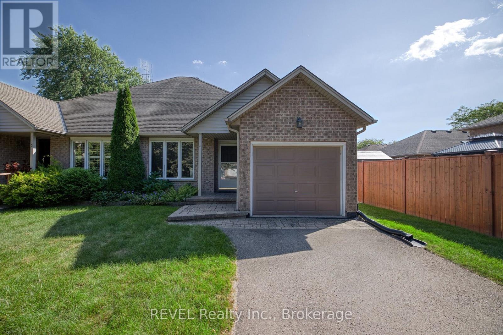 4 Saddler Street, Pelham, Ontario  L3E 0N8 - Photo 4 - X13793424